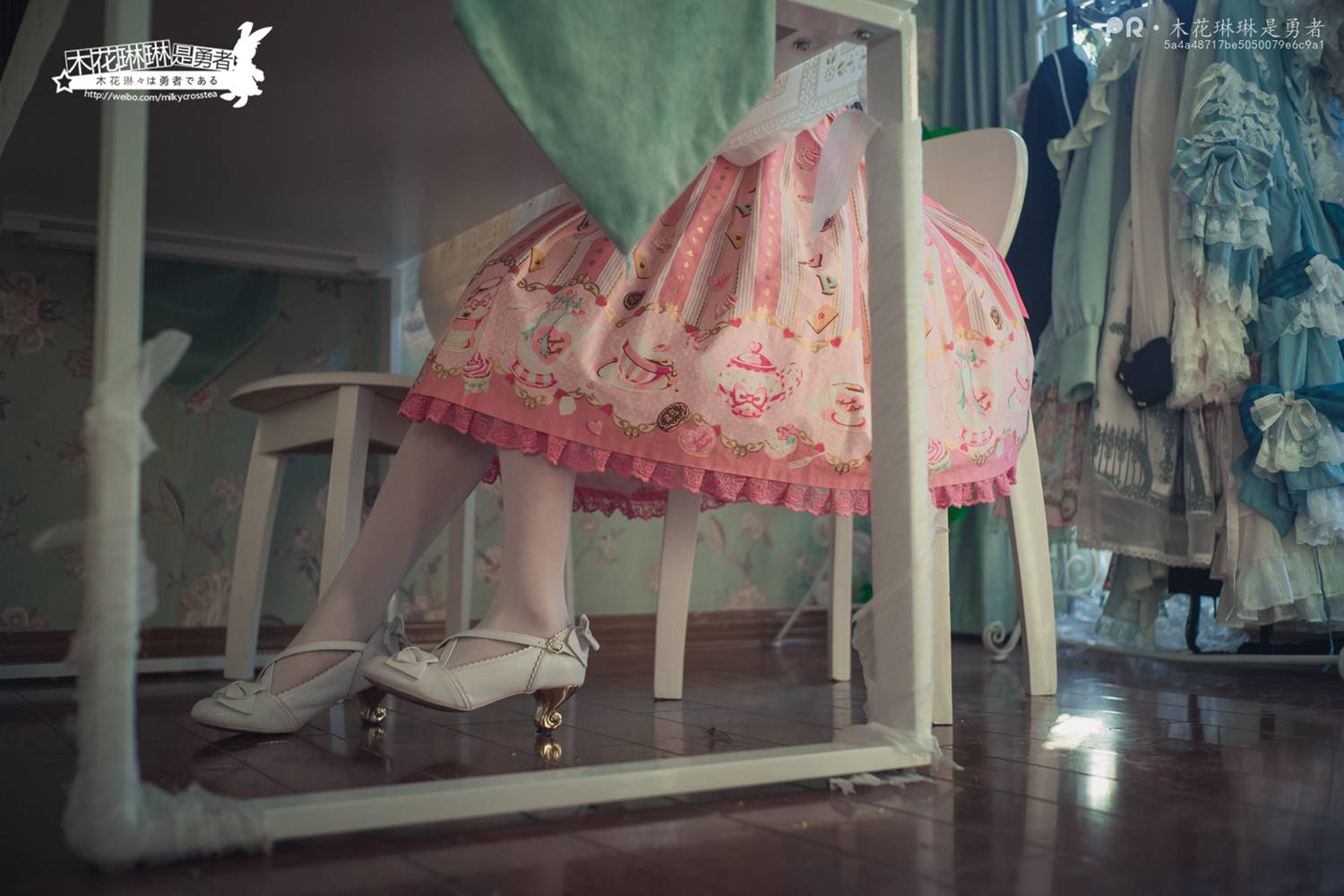 图片[2]-网红Coser@木花琳琳是勇者 桌下小裙子白丝play!  在线浏览-萌味圈