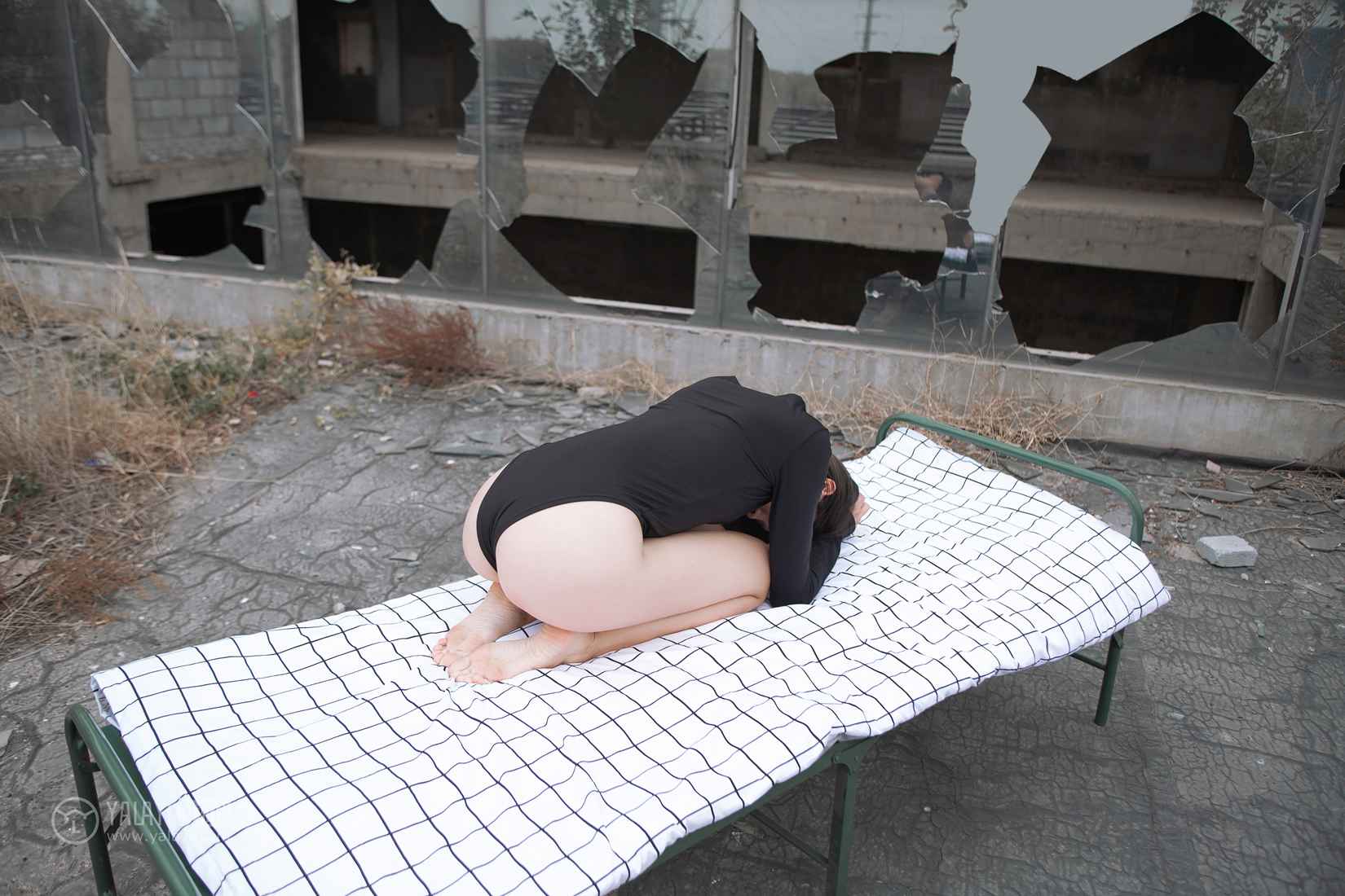 图片[2]-[YALAYI雅拉伊] 2018.11.14 No.122 黑色禁地 熏儿 在线浏览-萌味圈