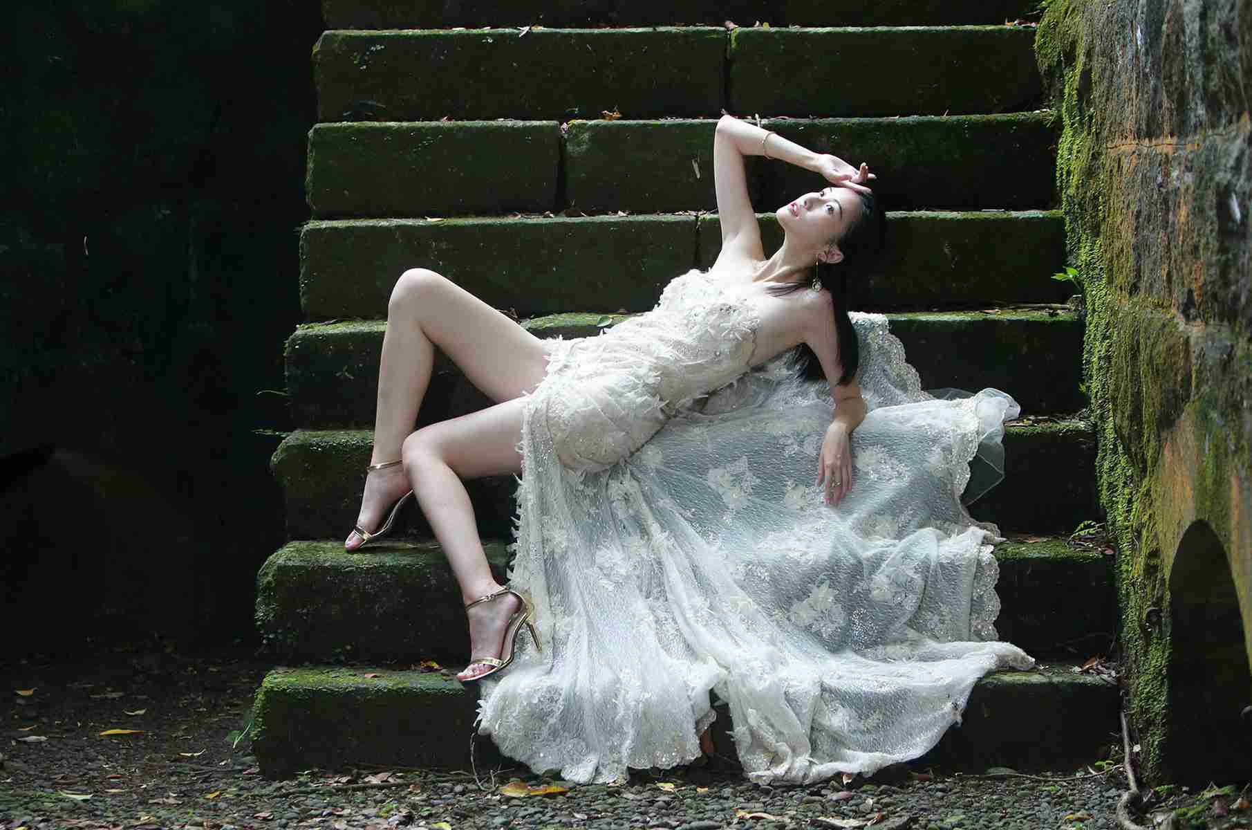 图片[2]-唯美街拍 NO.042 王紅 簍空白紗涼高美腿 [70P]-萌味圈