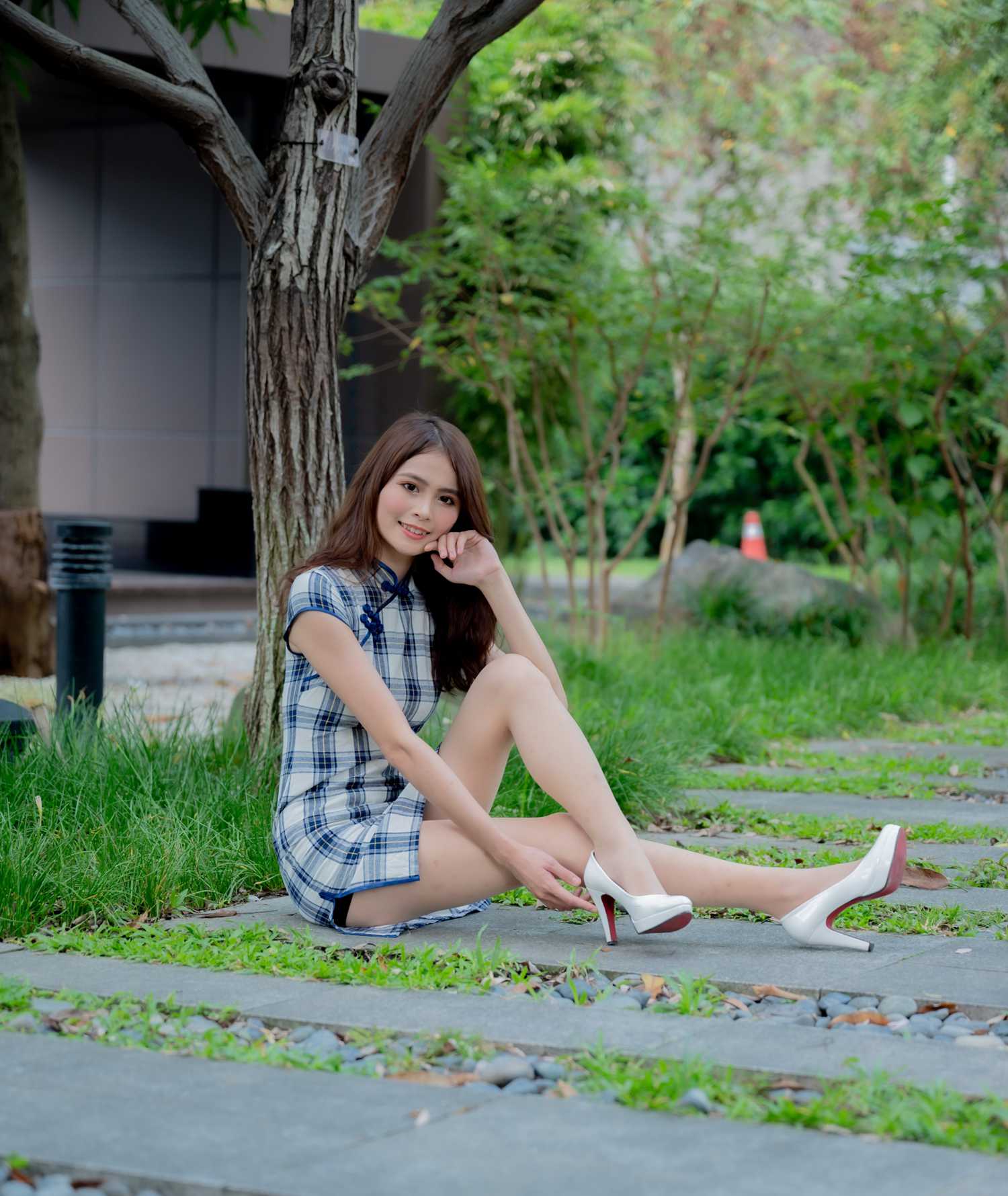图片[2]-唯美街拍 NO.095 何佳欣 格子短旗袍絲襪高跟美腿 [84P]-萌味圈