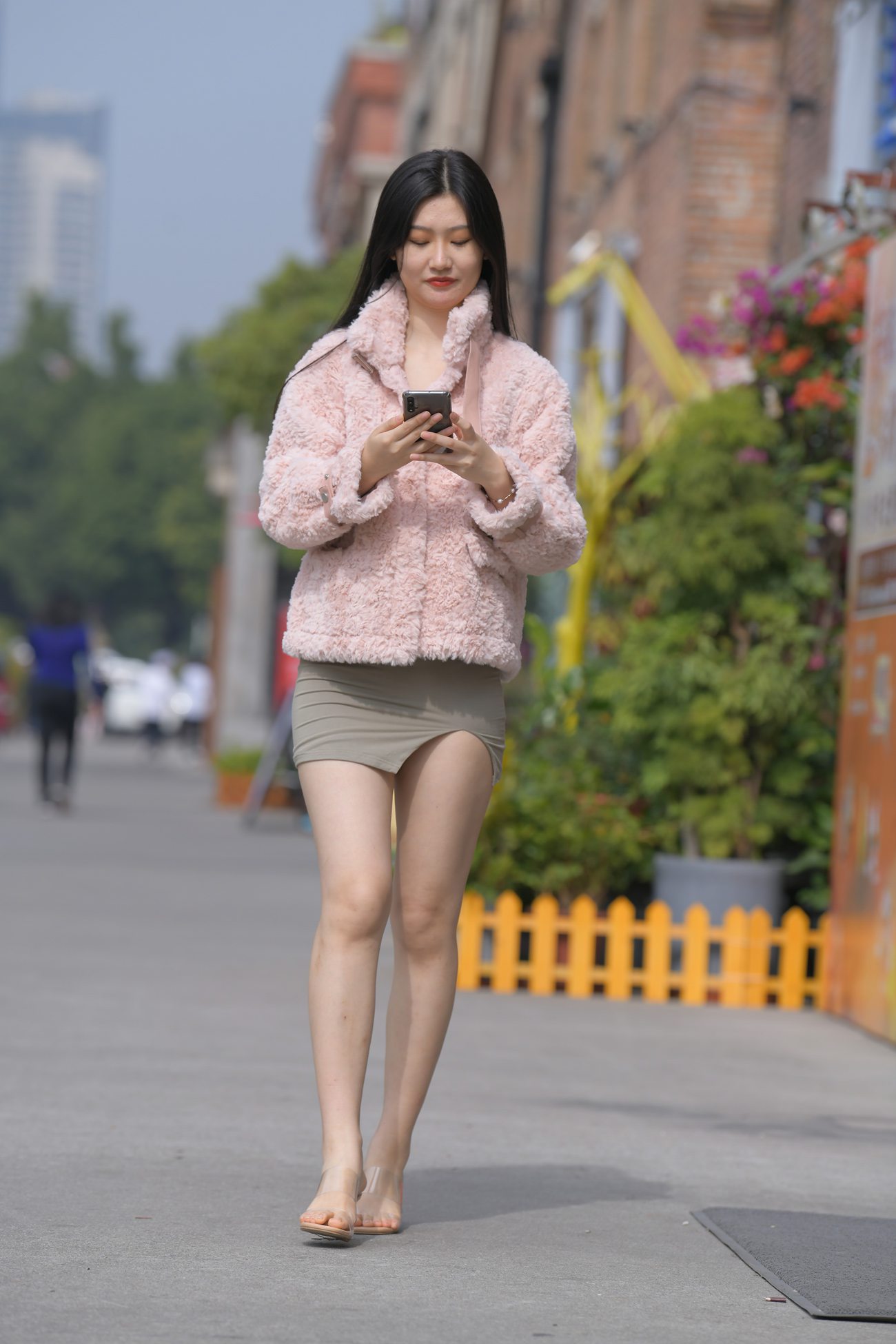 图片[2]-唯美街拍 NO.196 时尚靓丽的嫩白美腿少妇（二） [100P]-萌味圈