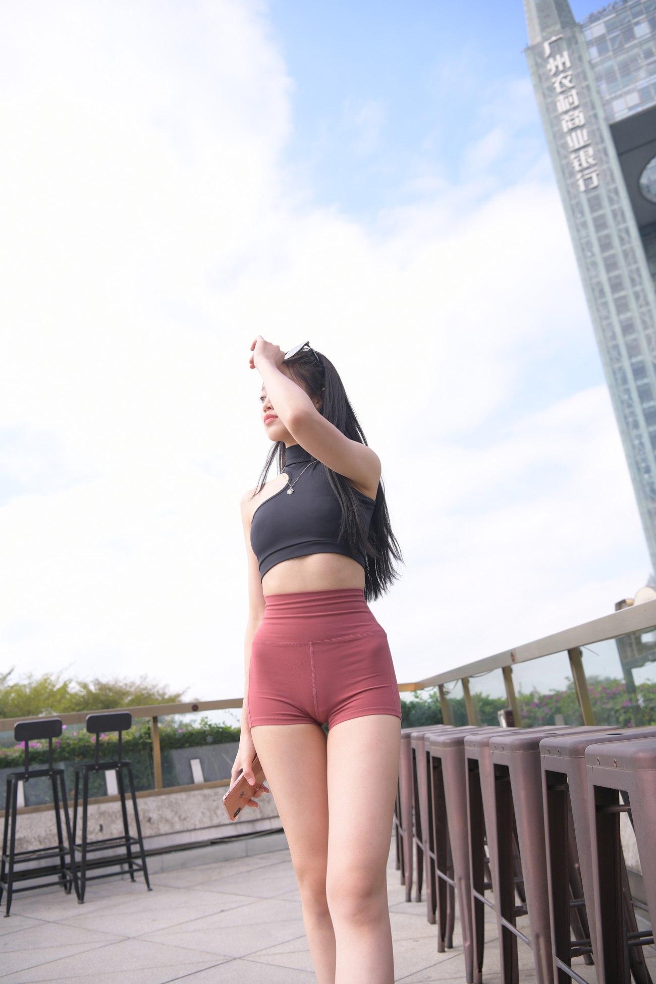 图片[2]-唯美街拍 NO.204 性感迷人的紧身热裤少妇（一） [100P]-萌味圈