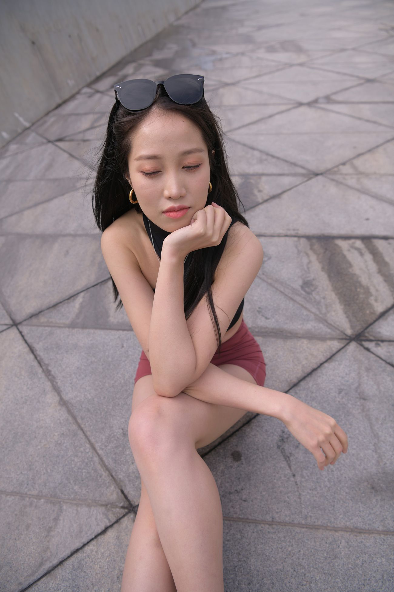 图片[2]-唯美街拍 NO.205 性感迷人的紧身热裤少妇（二） [100P]-萌味圈