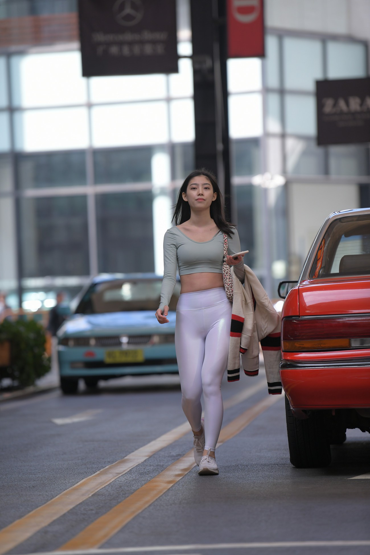 图片[2]-唯美街拍 NO.292 闪闪发光的诱人紧身白裤（二） [80P]-萌味圈