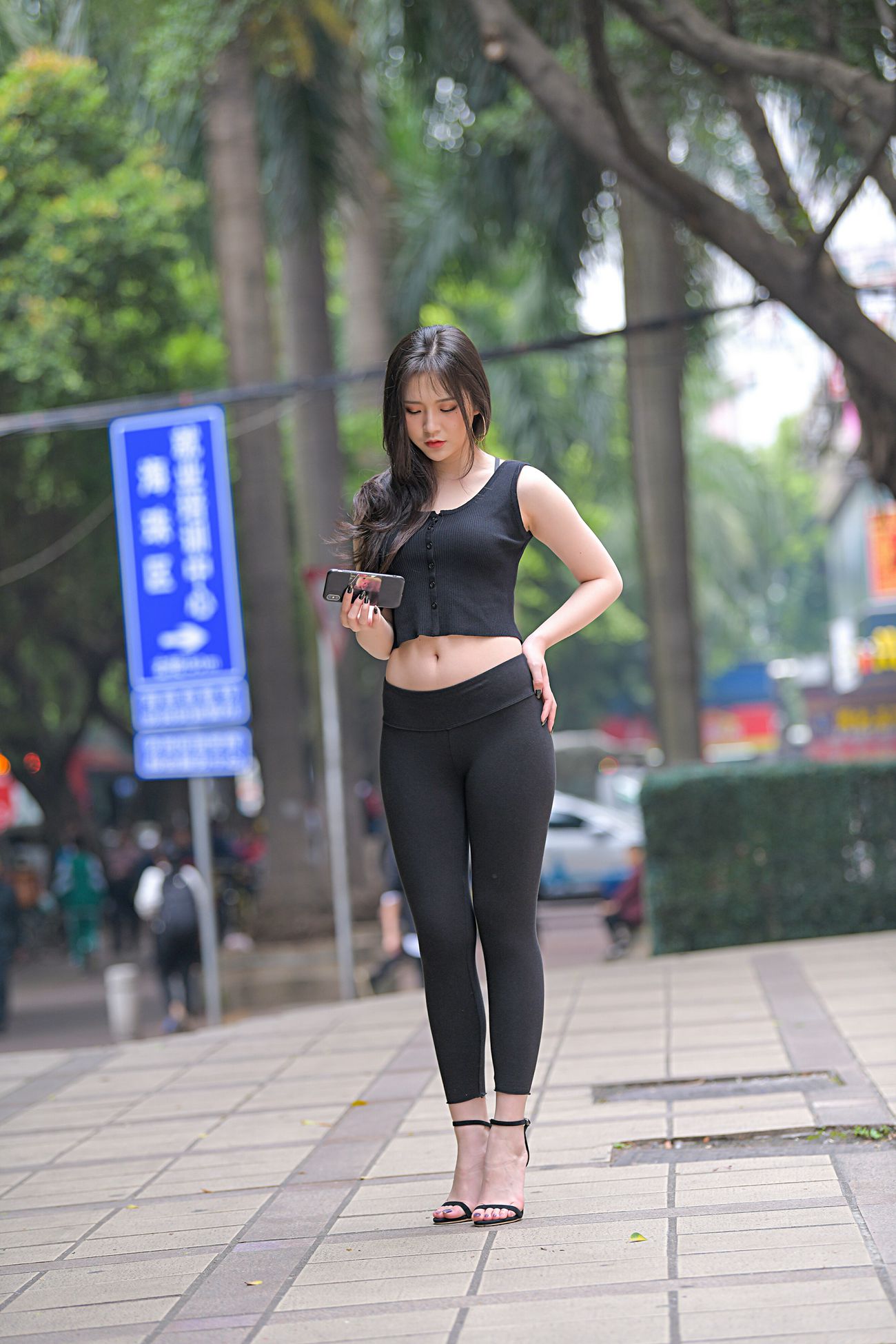 图片[2]-唯美街拍 NO.574 非常性感的皮裤少妇（四） [121P]-萌味圈