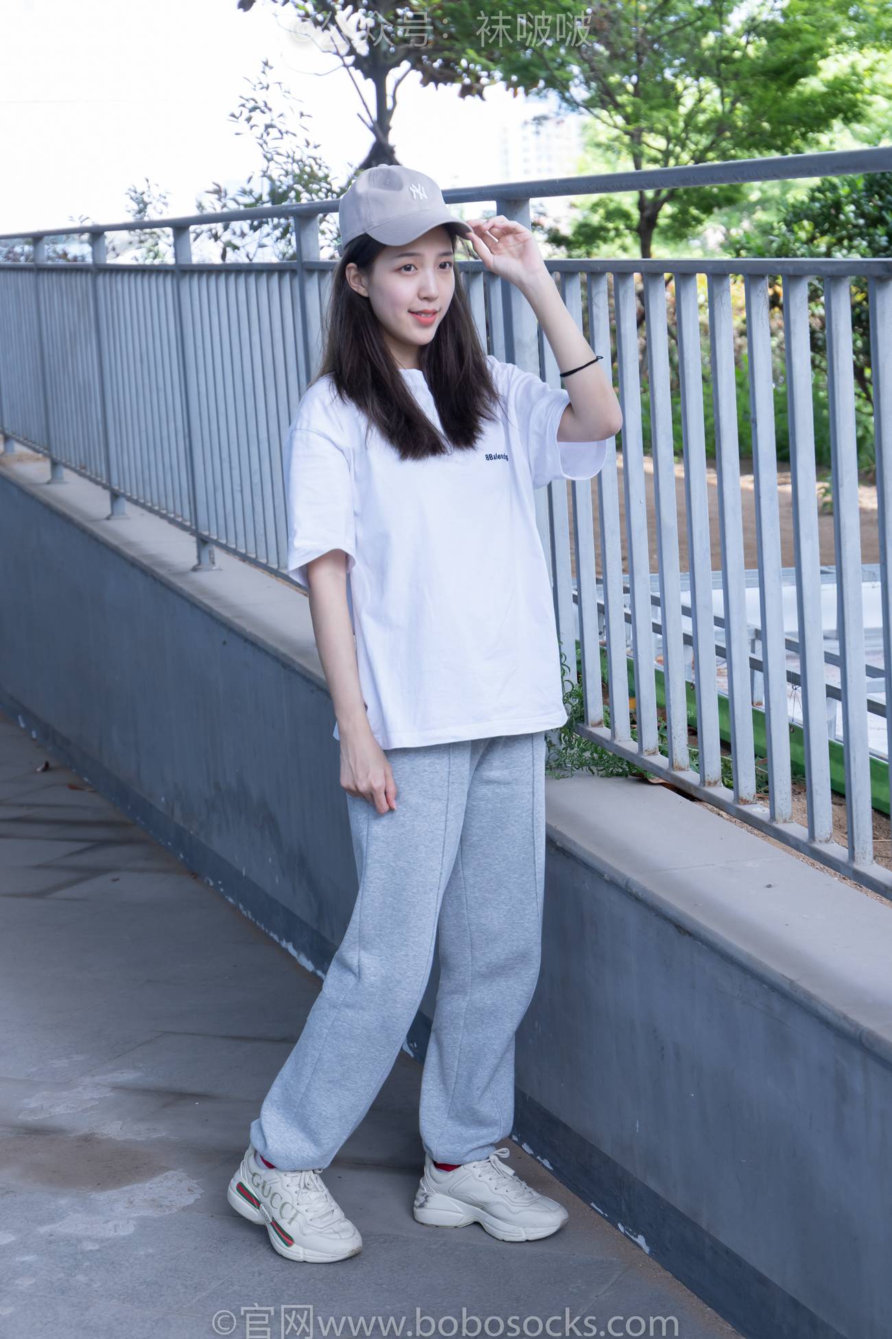 图片[2]-[BoBoSocks袜啵啵]NO.012 泡芙-运动鞋、白棉袜、裸足[132P]-萌味圈
