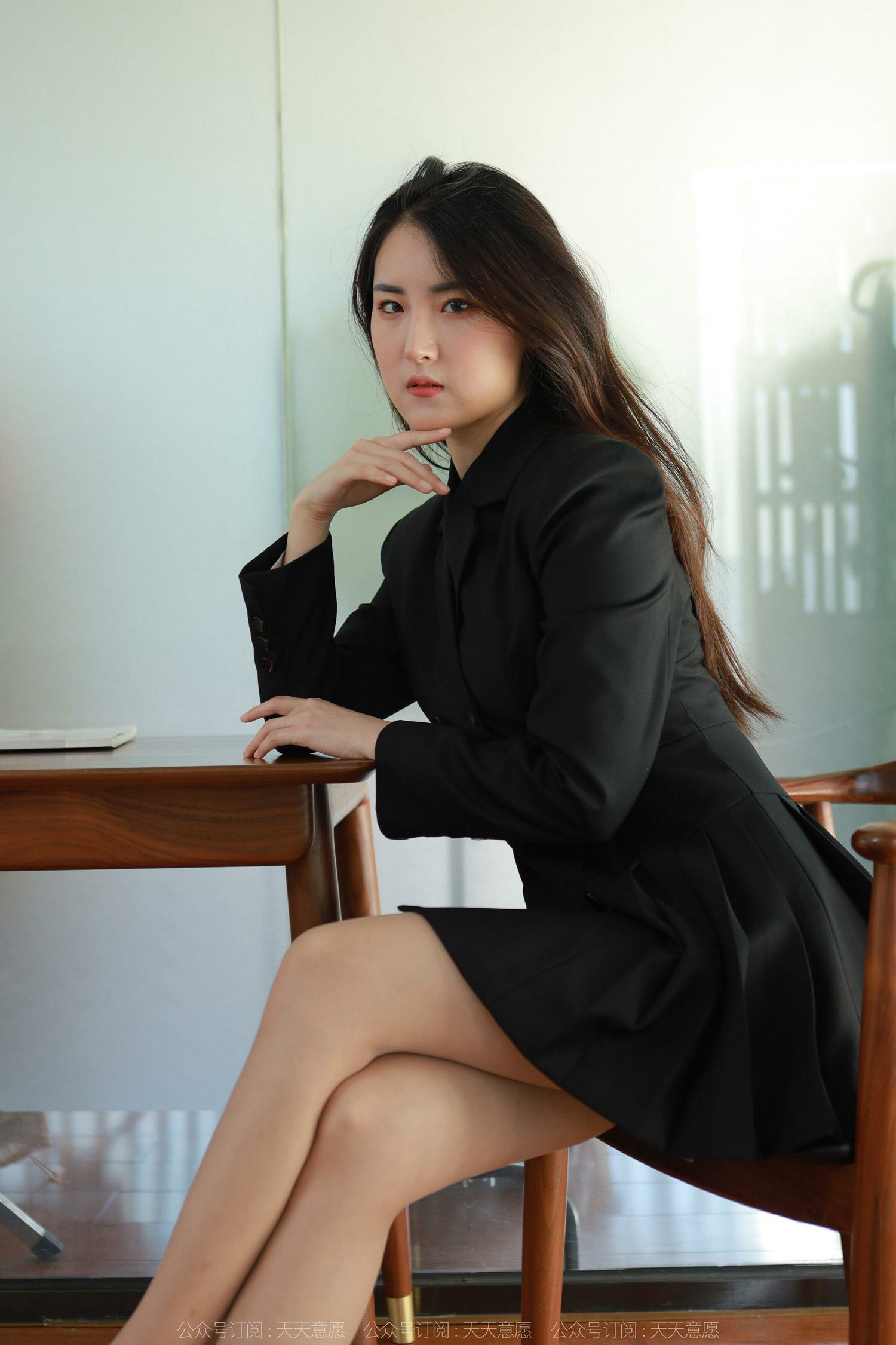 图片[2]-[IESS异思趣向] 2022.04.20 丝享家1065：小宝《黑色百褶裙》[79P]-萌味圈
