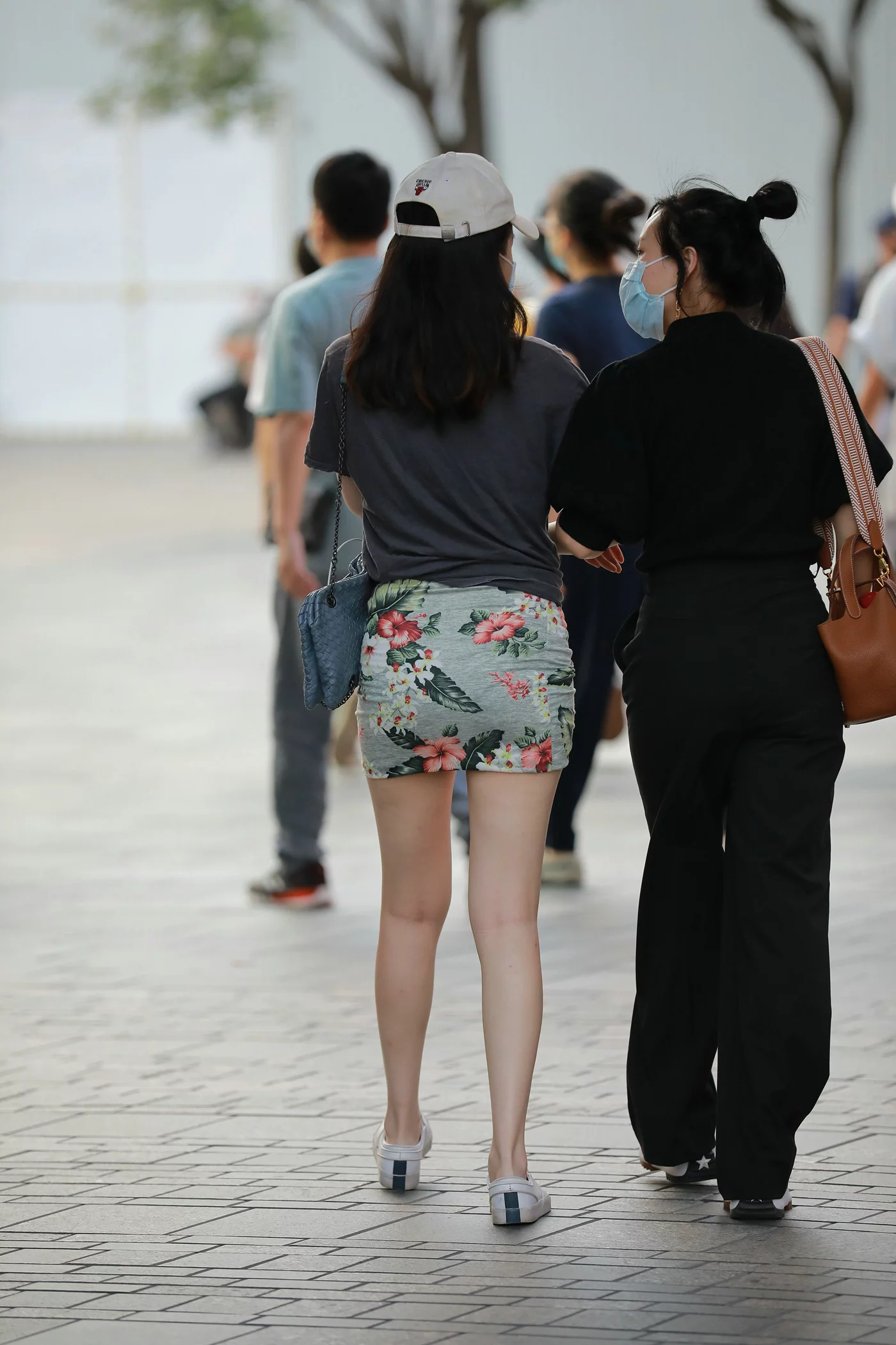 图片[2]-唯美街拍 NO.977 紧身包臀花裙妹子 [64P]-萌味圈