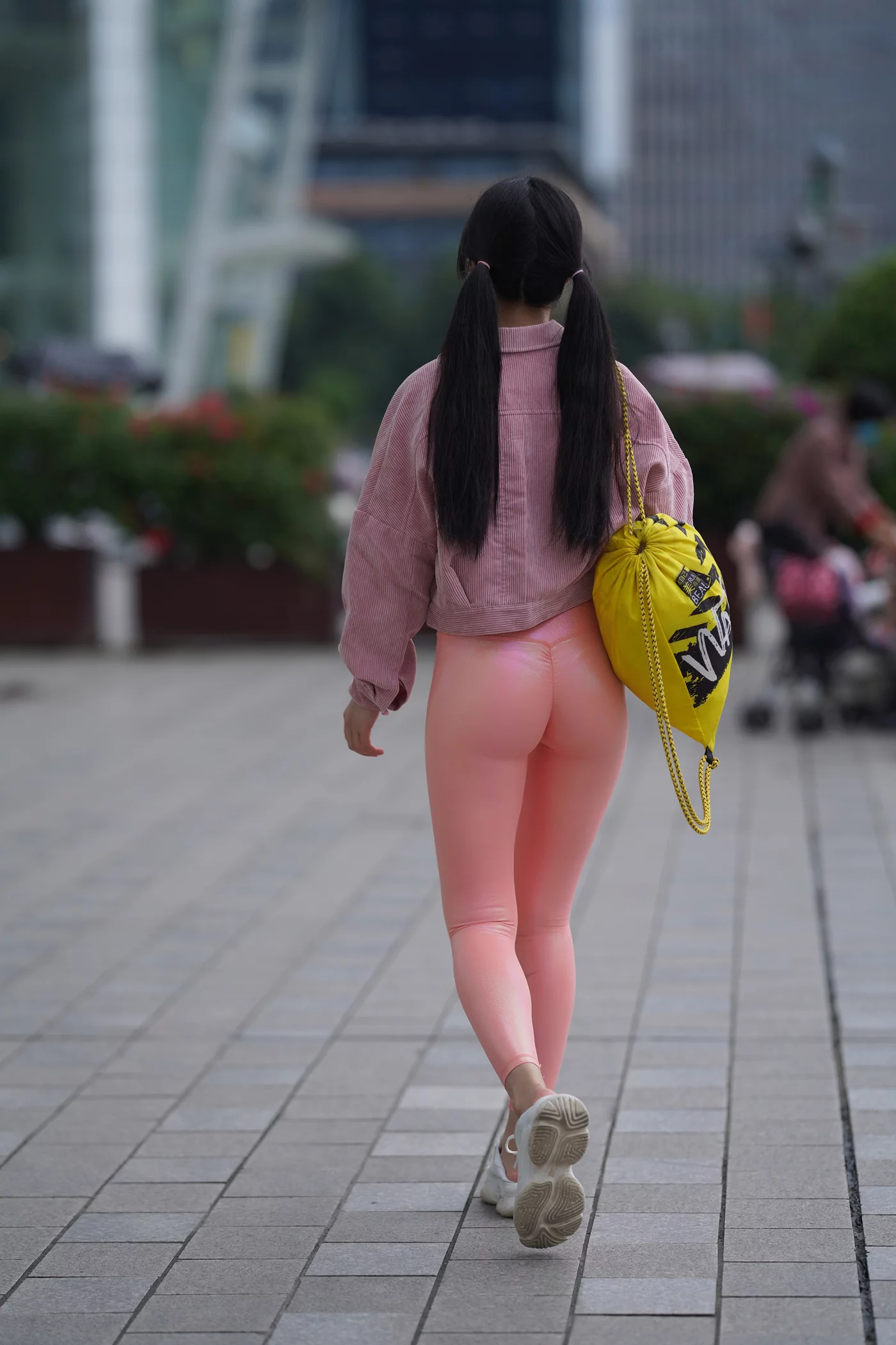 图片[2]-唯美街拍 NO.1062  粉色瑜伽裤女孩 (9) [57P]-萌味圈