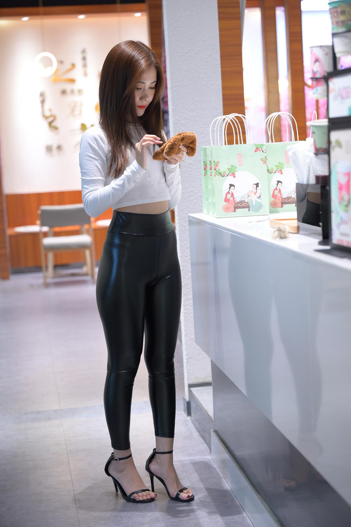 图片[2]-唯美街拍 NO.1106  皮裤-印尼女孩 （6）[84P]-萌味圈