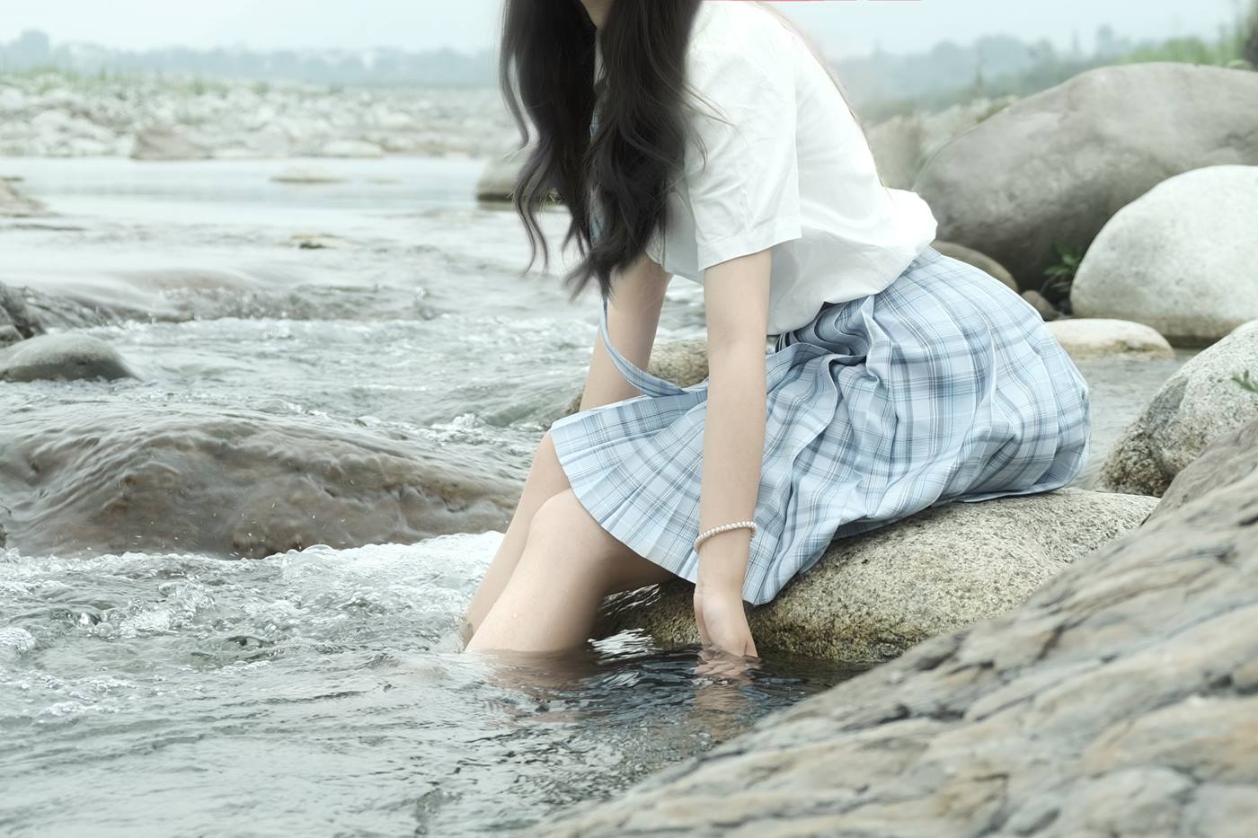 图片[2]-eloise软软  – 河边JK[32P]-萌味圈