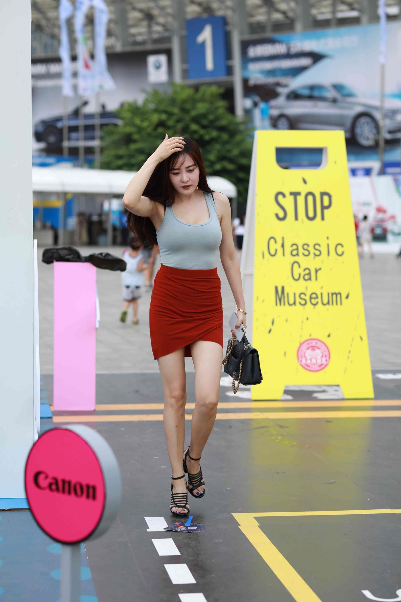 图片[2]-魔镜街拍 NO.011 街拍红裙小姐姐 [127P]-萌味圈