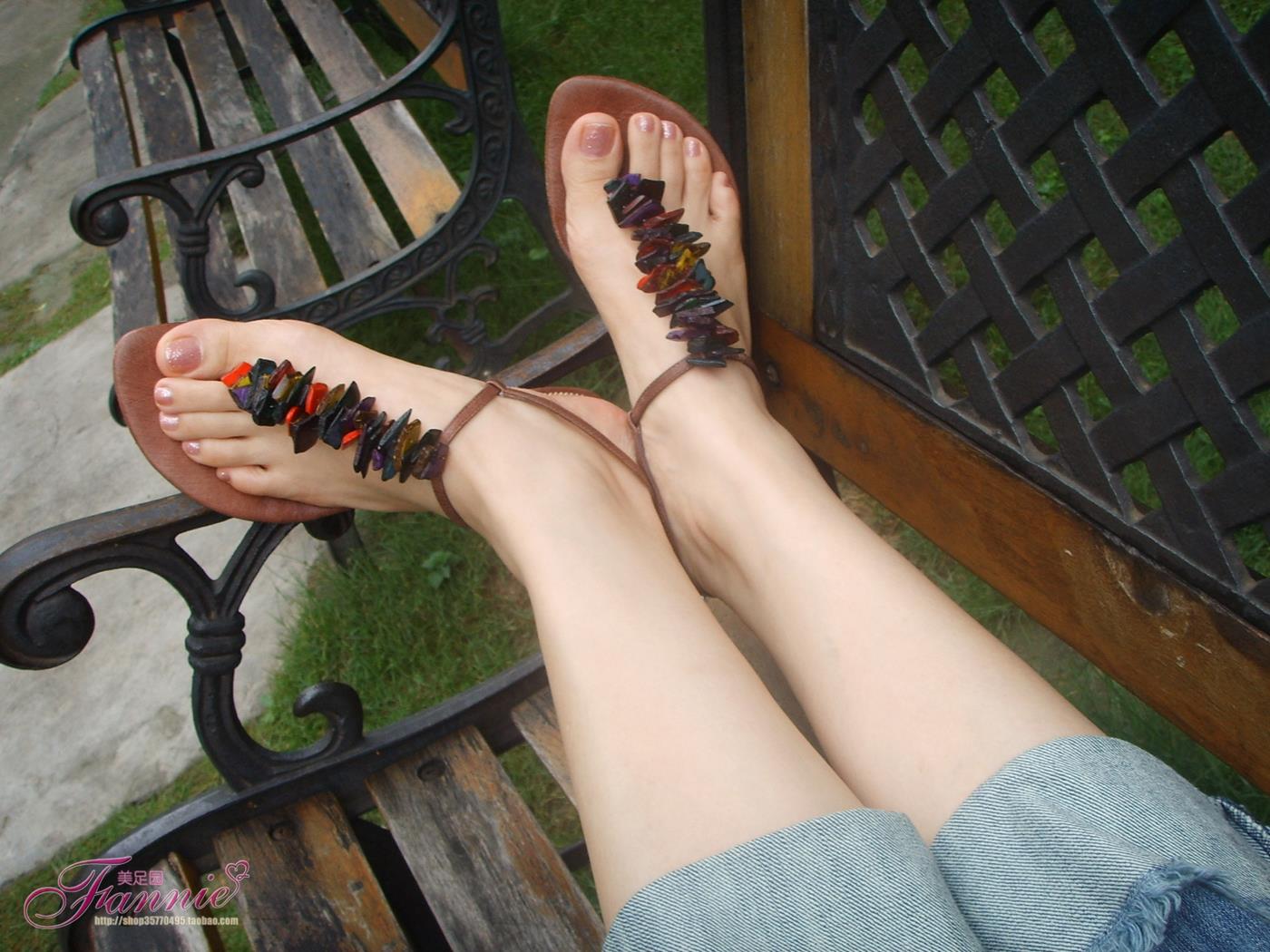 图片[2]-Fannie芬妮每足园 No.136 风起时，勾起无限风光-裸足 [30P]-萌味圈