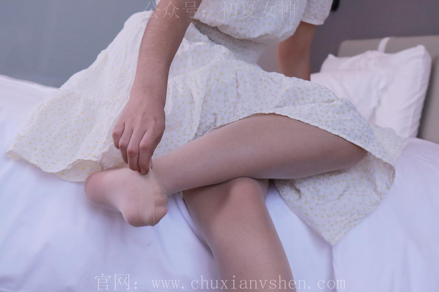 图片[2]-初夏女神 NO.022 依依 白色M码秋季连衣裙搭高跟鞋[137P]-萌味圈