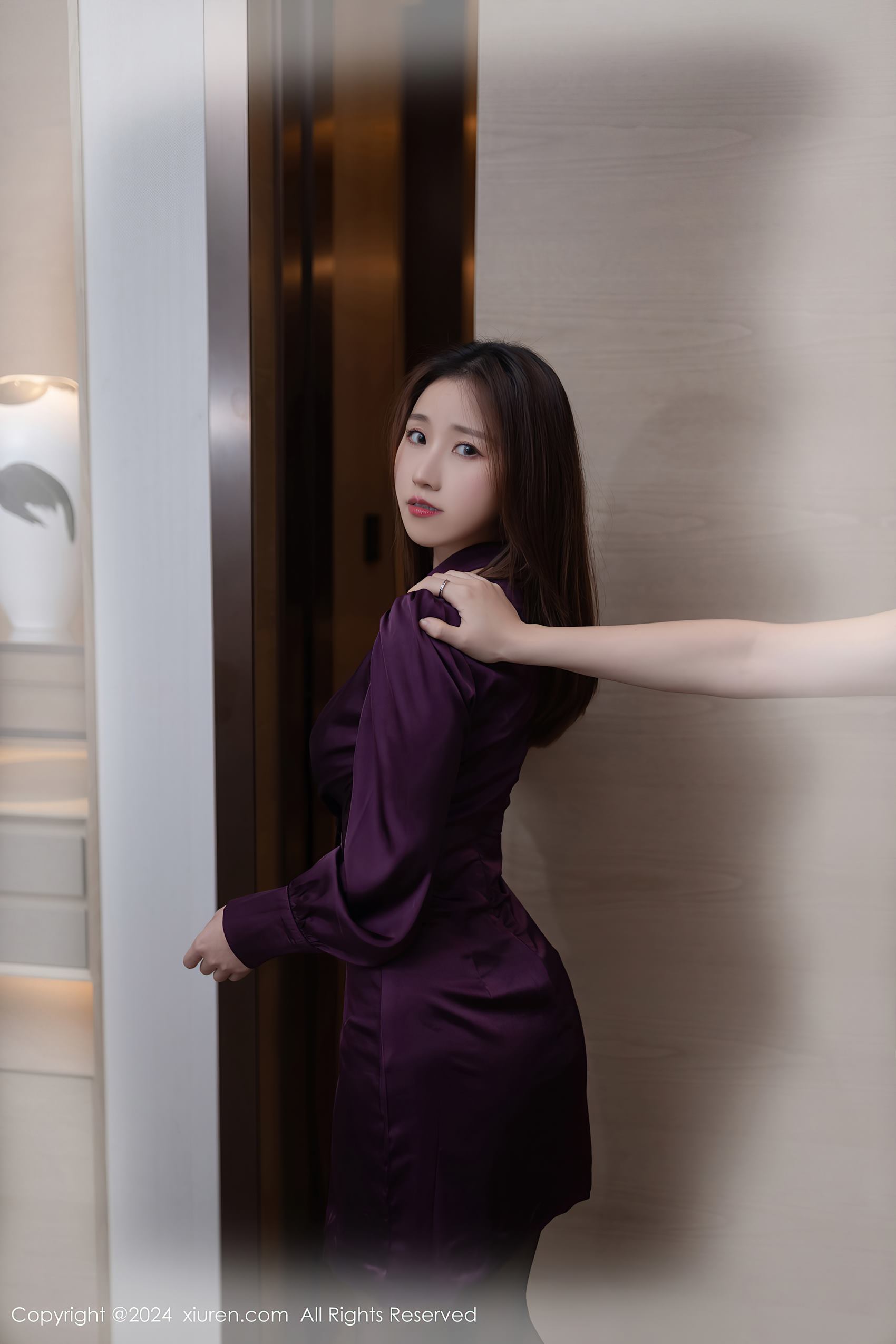 图片[2]-[Xiuren秀人网]2024.03.20 NO.8264 杏子Yada 今晚你陪我 [49+1P]-萌味圈