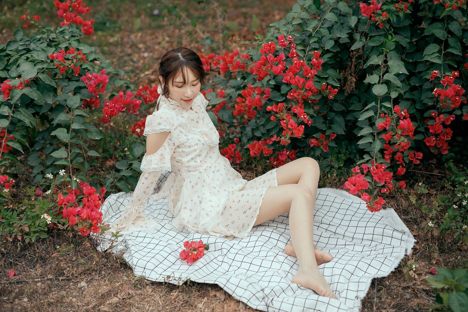 图片[2]-尤蜜丝 NO.041 穿搭推广展示图集 野花香[30P]-萌味圈