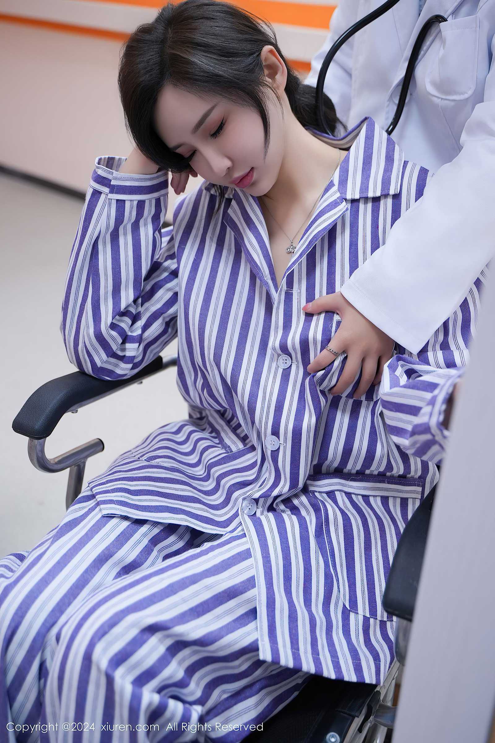 图片[2]-[Xiuren秀人网]2024.04.07 NO.8346 Carol周妍希X 美女病号 [24+1P]-萌味圈