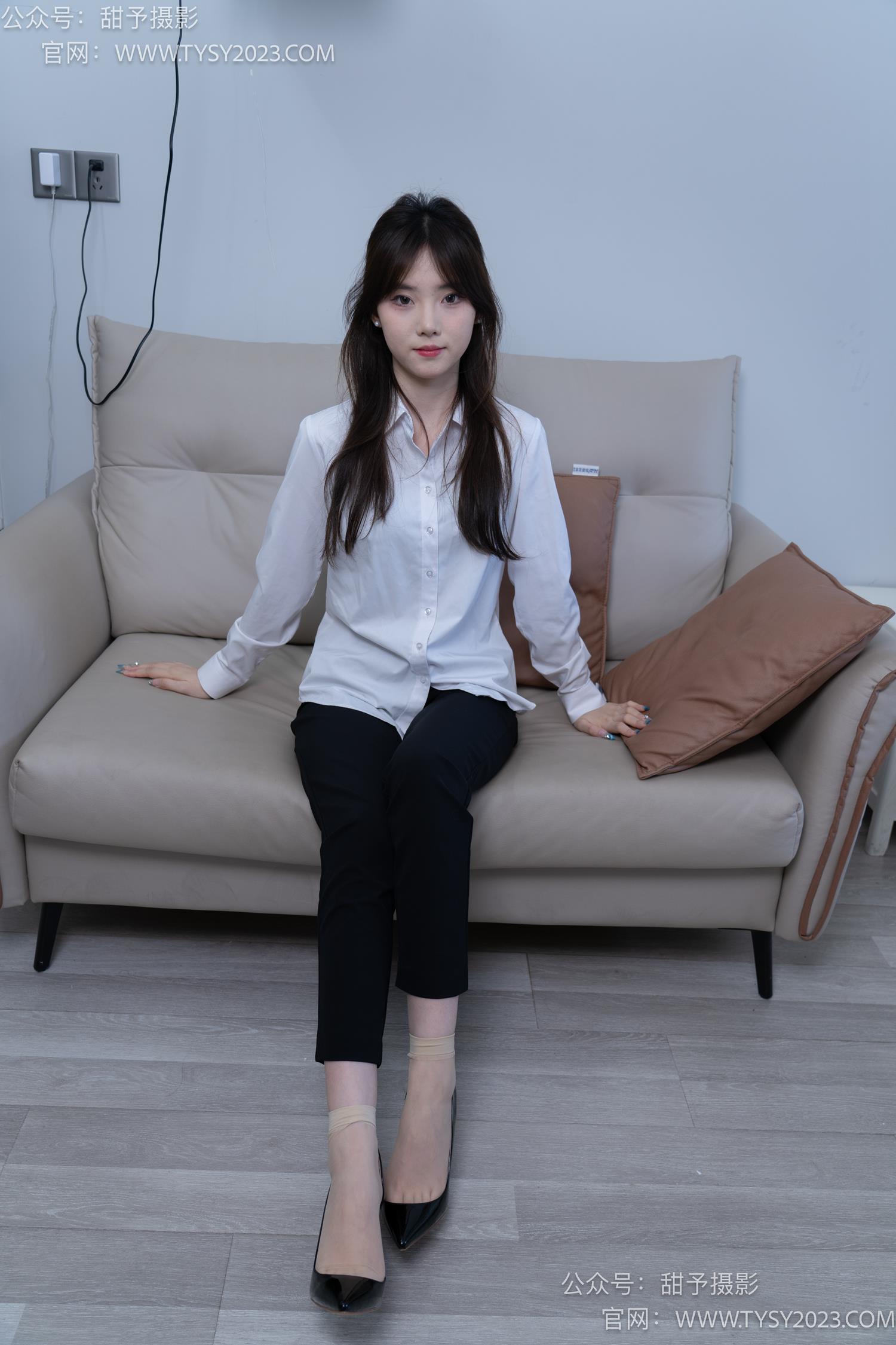 图片[2]-甜予摄影 NO.059 璇璇-OL制服、高跟鞋、薄绿丝、短肉丝短黑丝、裸足[151P]-萌味圈