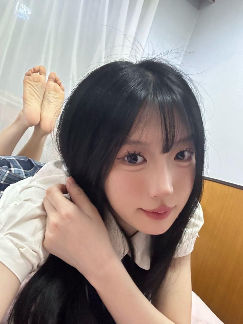 图片[2]-脚模面试脸足同框套路系列-020-22号-面试 艺术生妹妹生活照[19P]-萌味圈