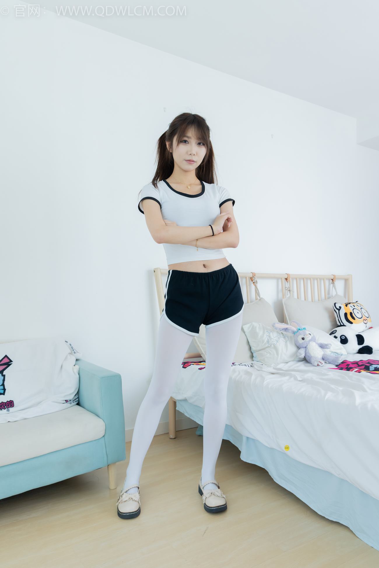 图片[2]-物恋传媒 NO.2120 泡泡-落叶纷飞时[150P]-萌味圈