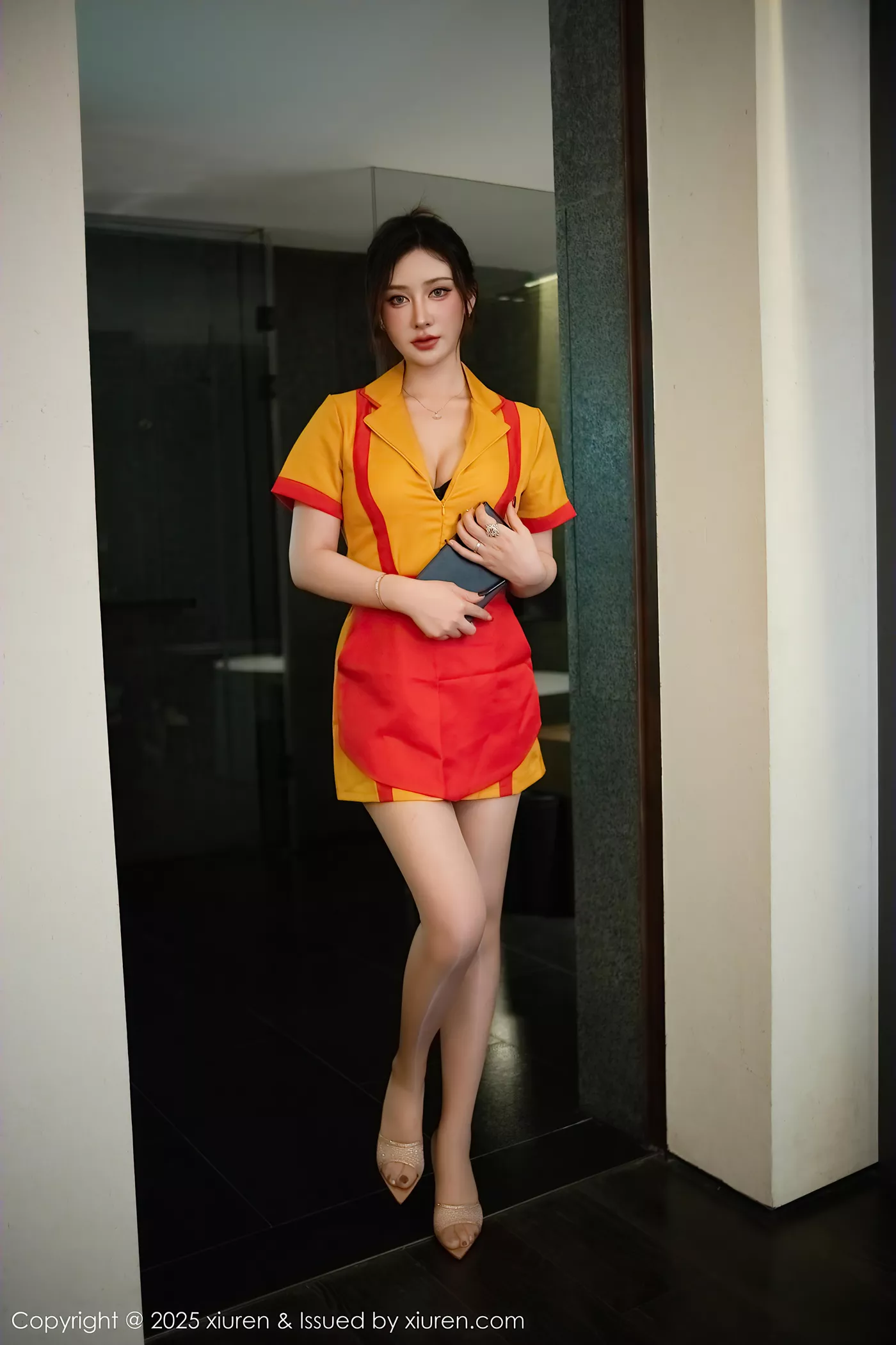 图片[2]-[Xiuren秀人网]2025.01.02 NO.9695 蕾蕾醒了没[19+1P]-萌味圈