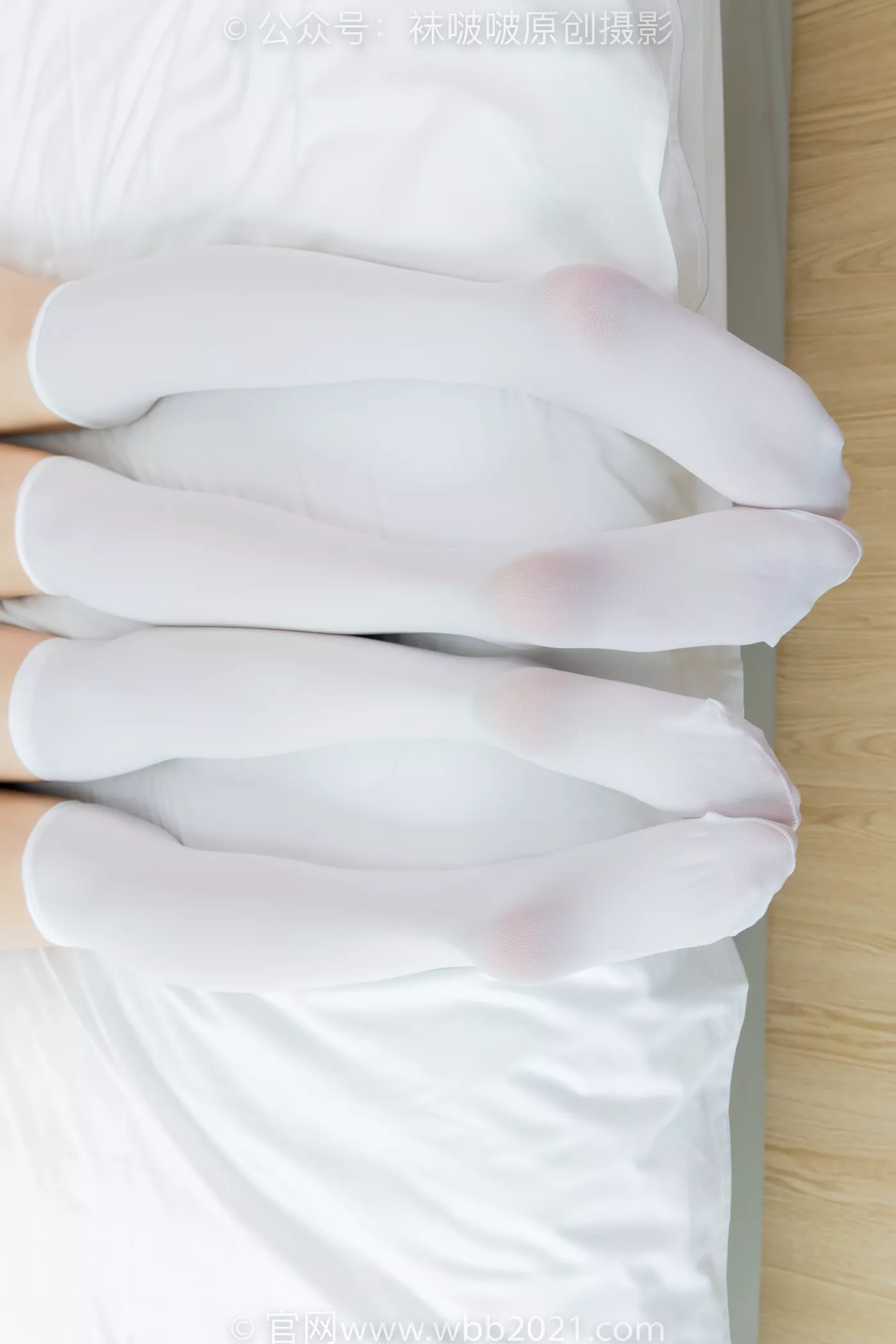 图片[2]-[BoBoSocks袜啵啵]NO.472 小甜豆甜甜圈-两双运动鞋、厚白丝大腿袜、裸足、两位模特丝袜和裸足踩奶油蛋糕剧情[119P]-萌味圈