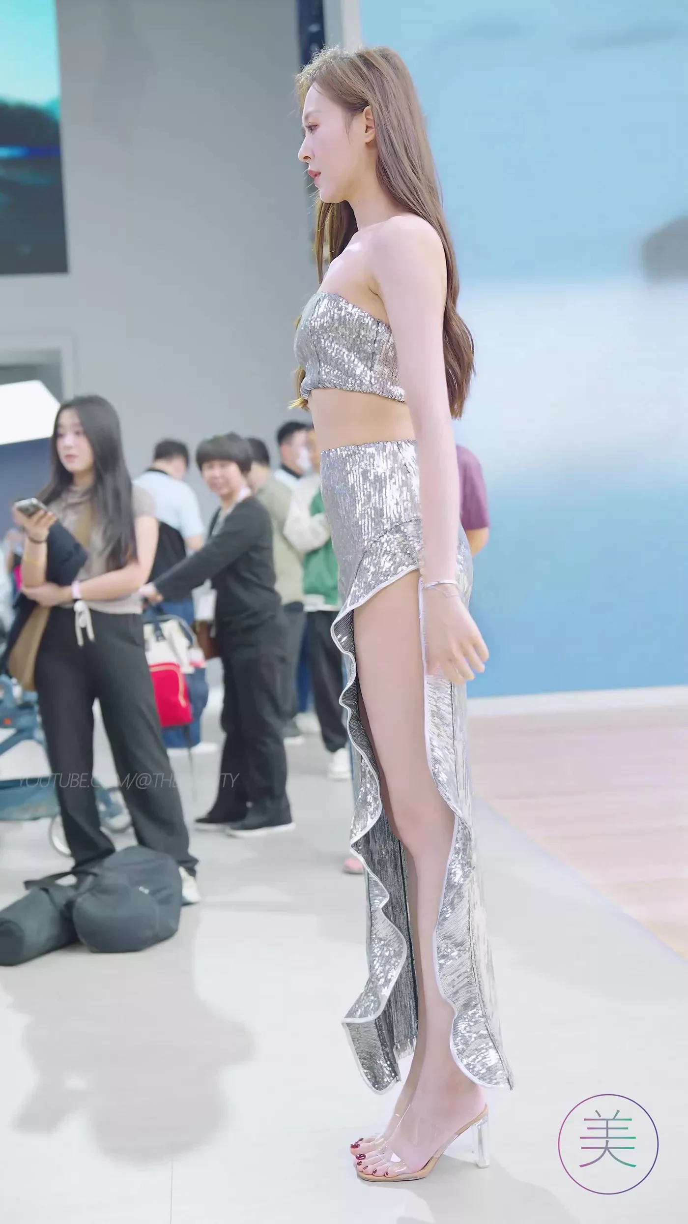 图片[2]-NO.0477 2023 广州车展 Racing Model 车模抖音网红随拍25[20P]-萌味圈