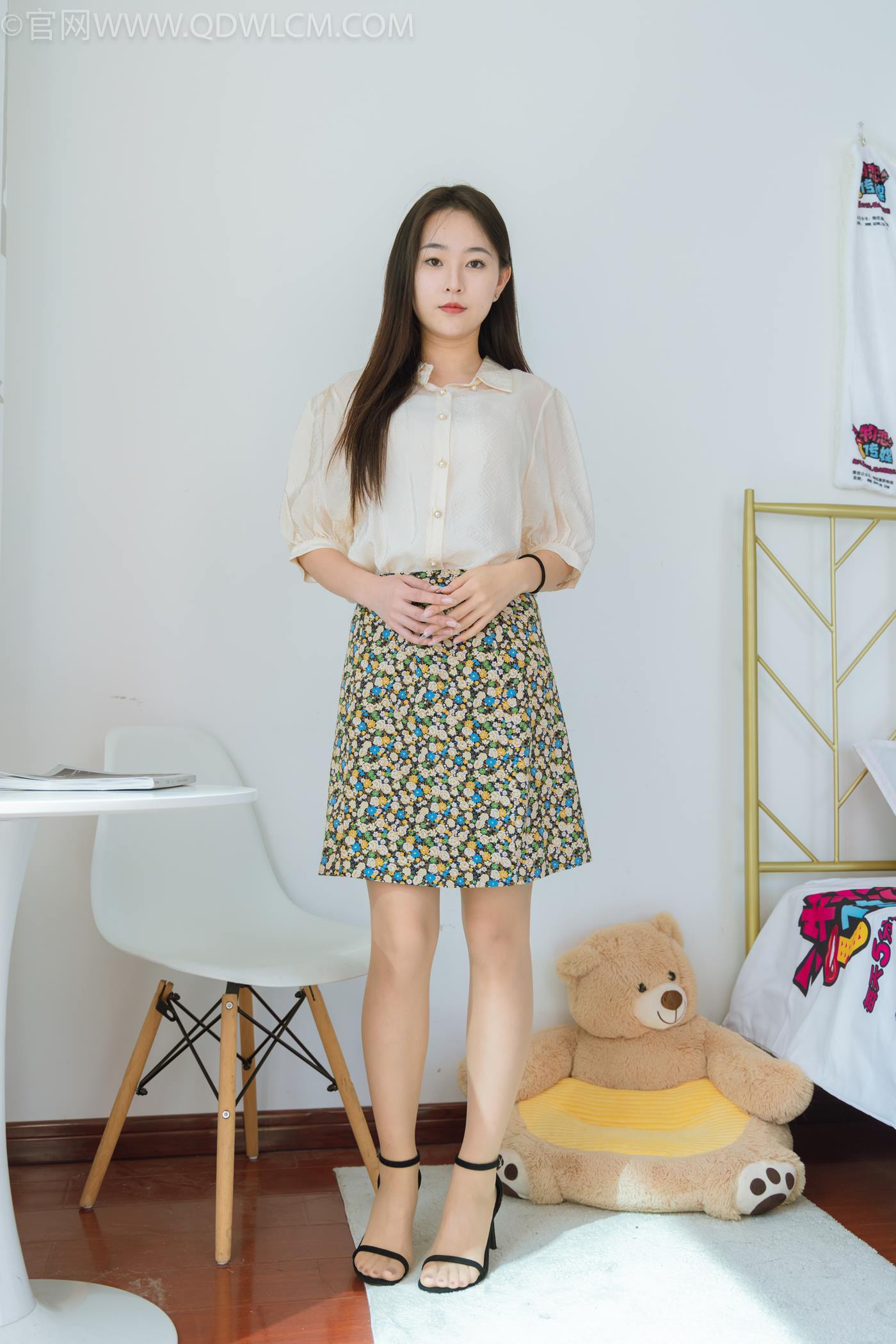 图片[2]-物恋传媒 NO.2277 美兔-三双高跟鞋、薄肉丝、裸足[140P]-萌味圈
