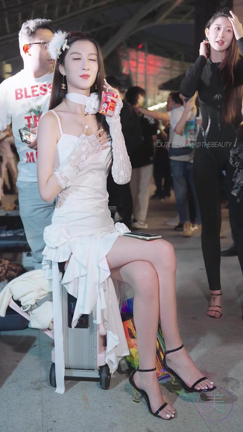 图片[2]-NO.0821 2023 广州车展 Racing Model 车模抖音网红随拍73[20P]-萌味圈