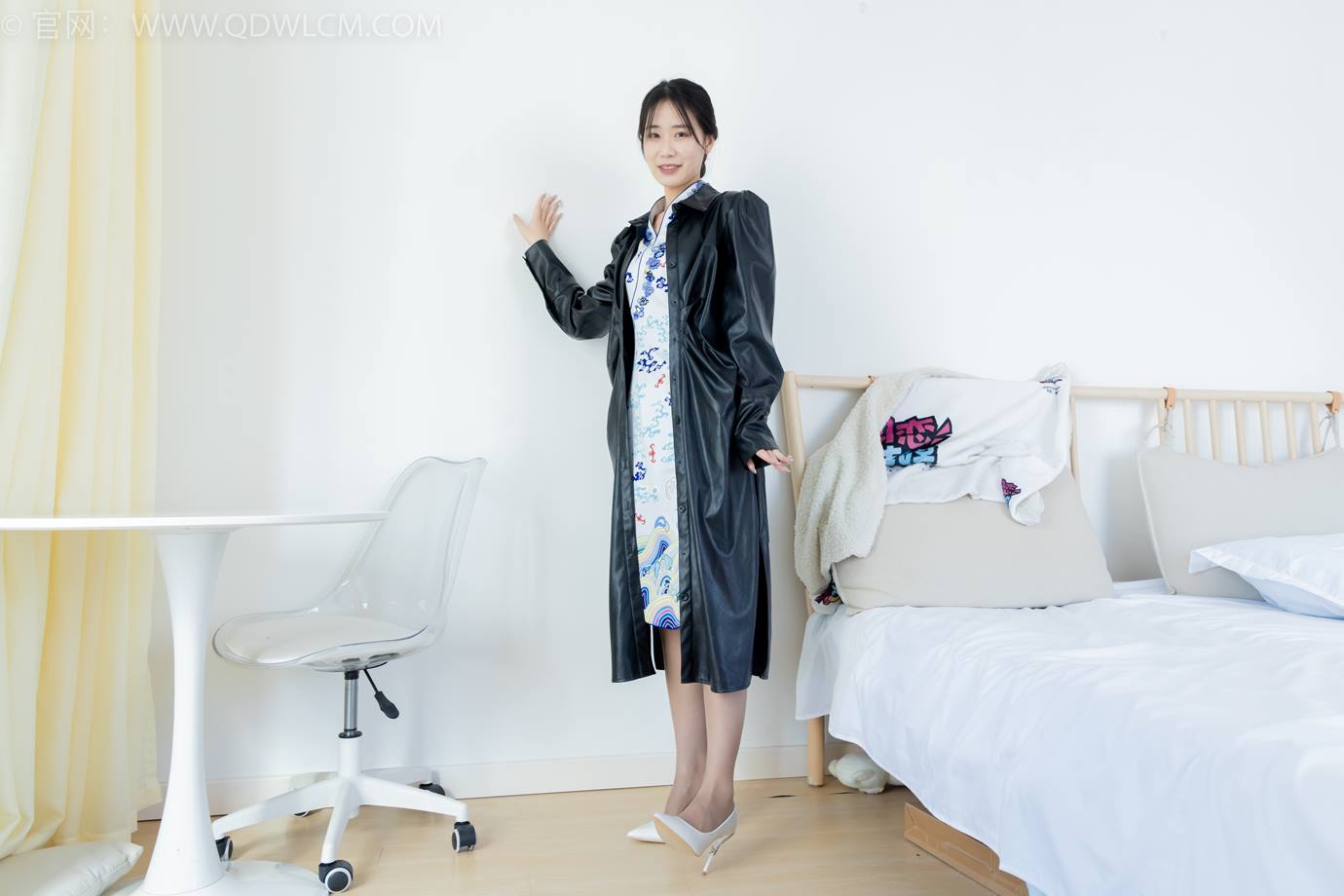 图片[2]-物恋传媒 NO.2284 菜菜-高跟鞋、薄灰丝、盖被子睡觉剧情[135P]-萌味圈
