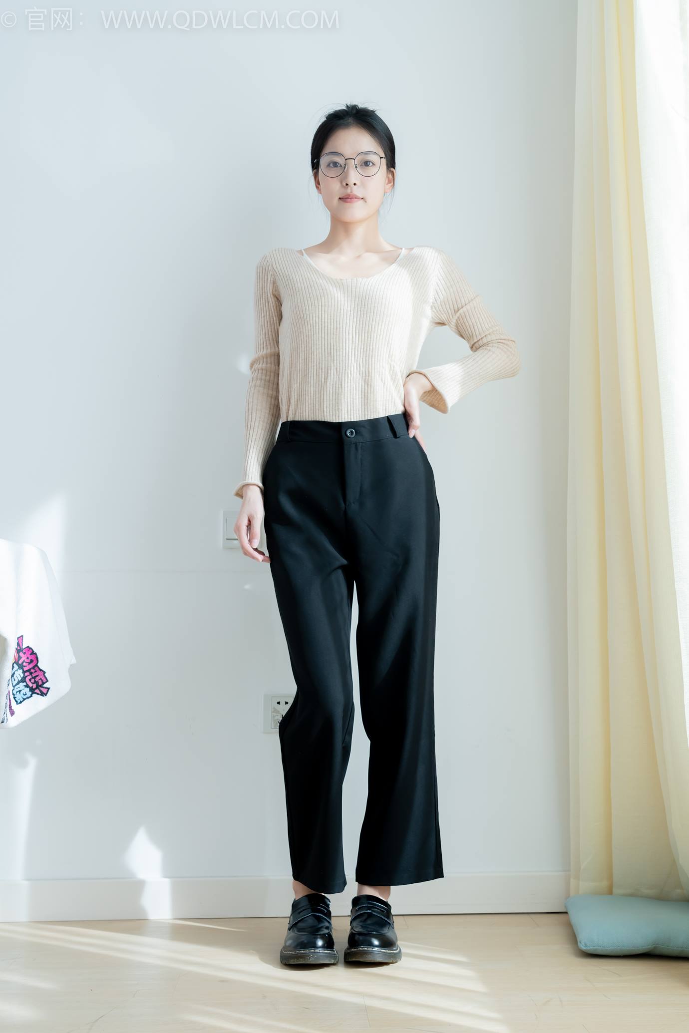 图片[2]-物恋传媒 NO.2290 茯苓-板鞋、皮鞋、白船袜、黑棉袜、皮筋绑脚老头乐挠脚剧情[150P]-萌味圈