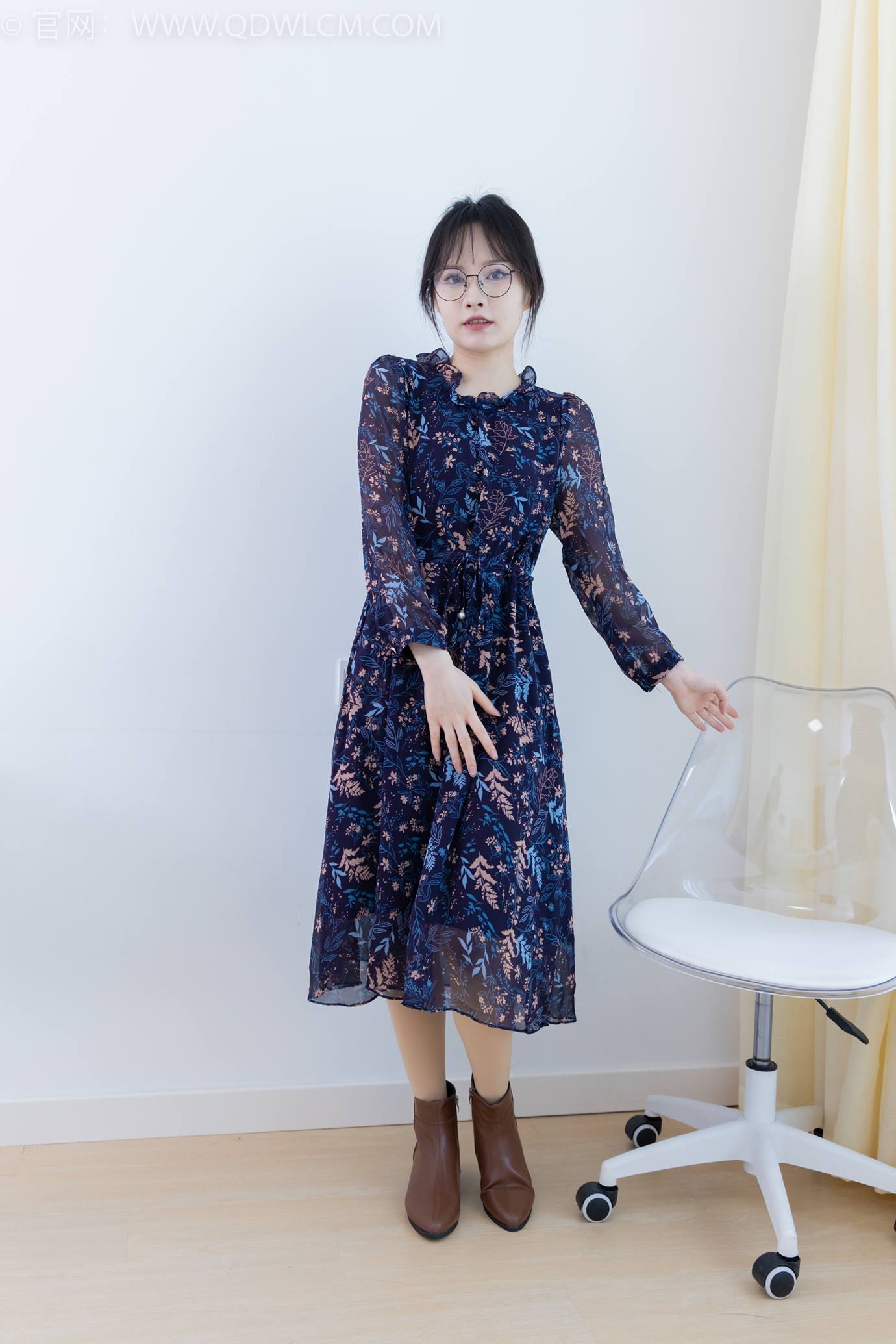 图片[2]-物恋传媒 NO.2292 小酒-短靴、厚肉丝、踩小蛋糕剧情[106P]-萌味圈