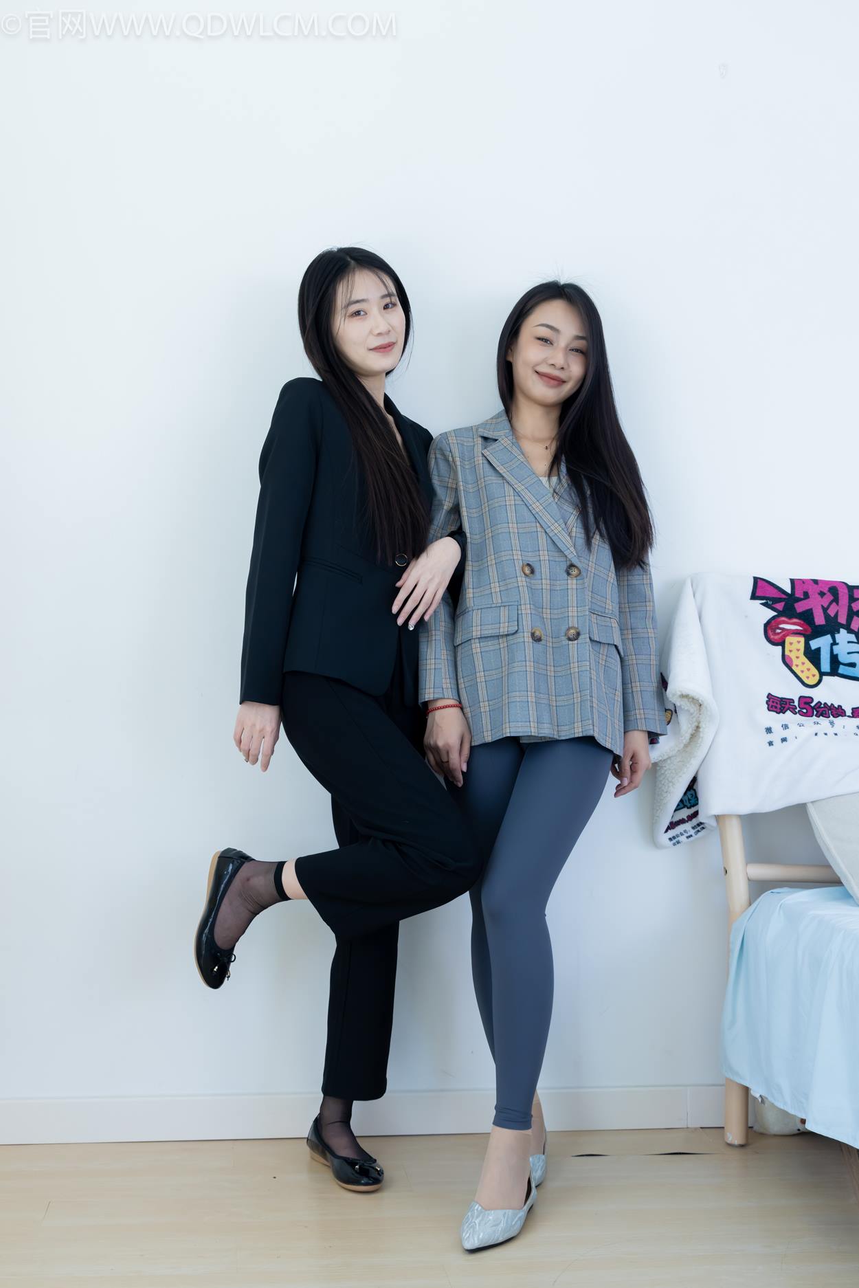 图片[2]-物恋传媒 NO.2338 菜菜&岚岚-两双平底鞋、短黑丝、短肉丝[125P]-萌味圈