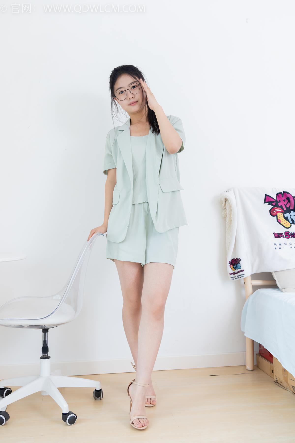 图片[2]-物恋传媒 NO.2384 芋头-三双高跟鞋、薄肉丝、裸足[104P]-萌味圈