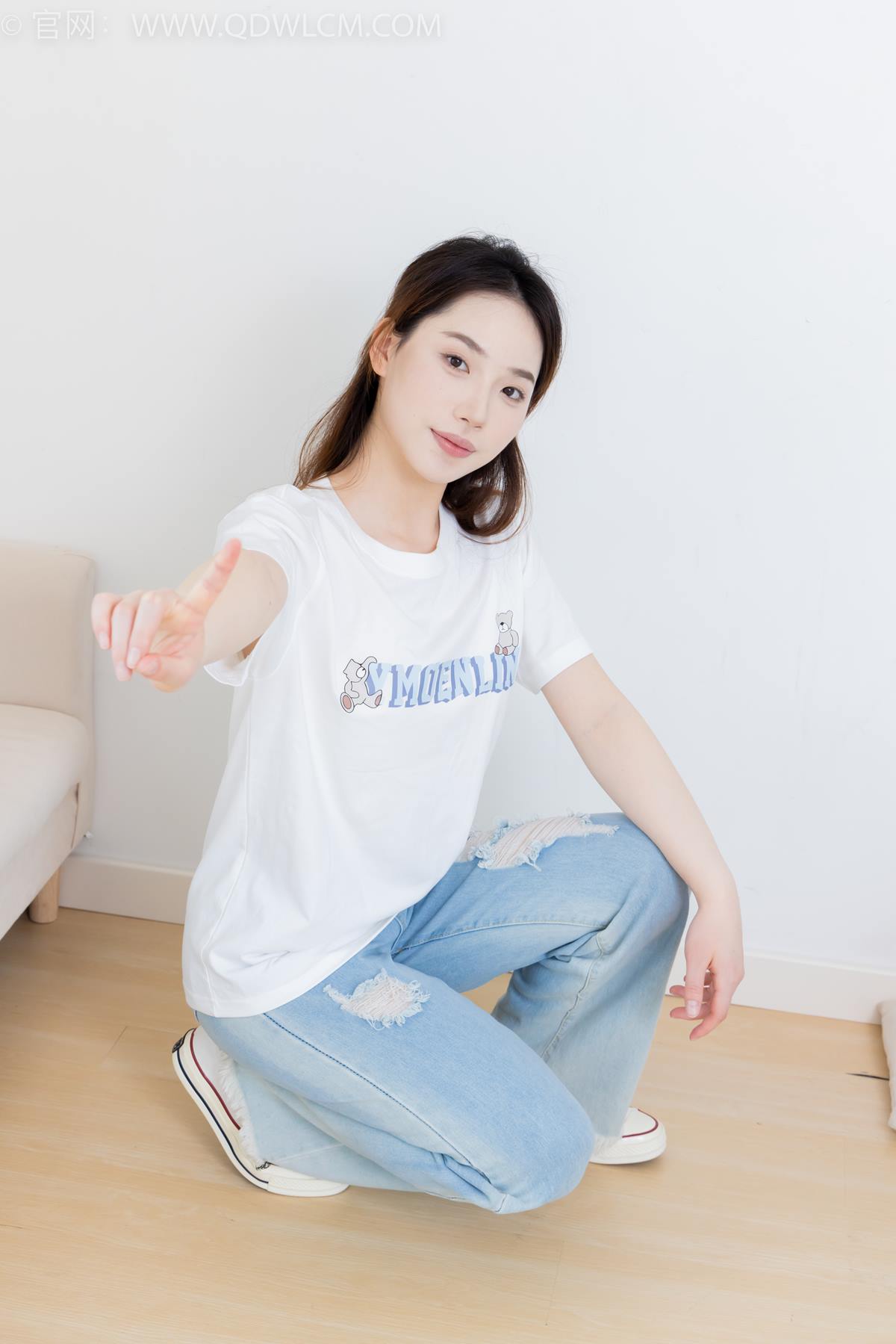 图片[2]-物恋传媒 NO.2390 荔枝-帆布鞋、短白棉袜、裸足[86P]-萌味圈