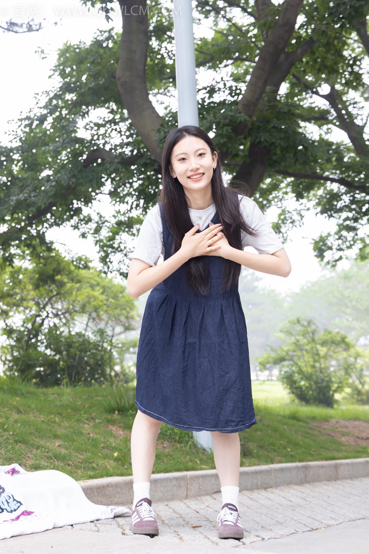 图片[2]-物恋传媒 NO.2393 奶糖-帆布鞋、白棉袜、裸足[96P]-萌味圈