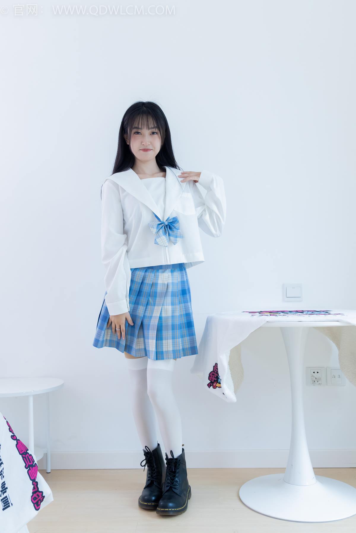 图片[2]-物恋传媒 NO.2398 嘉木-帆布鞋、马丁靴、过膝白袜[114P]-萌味圈