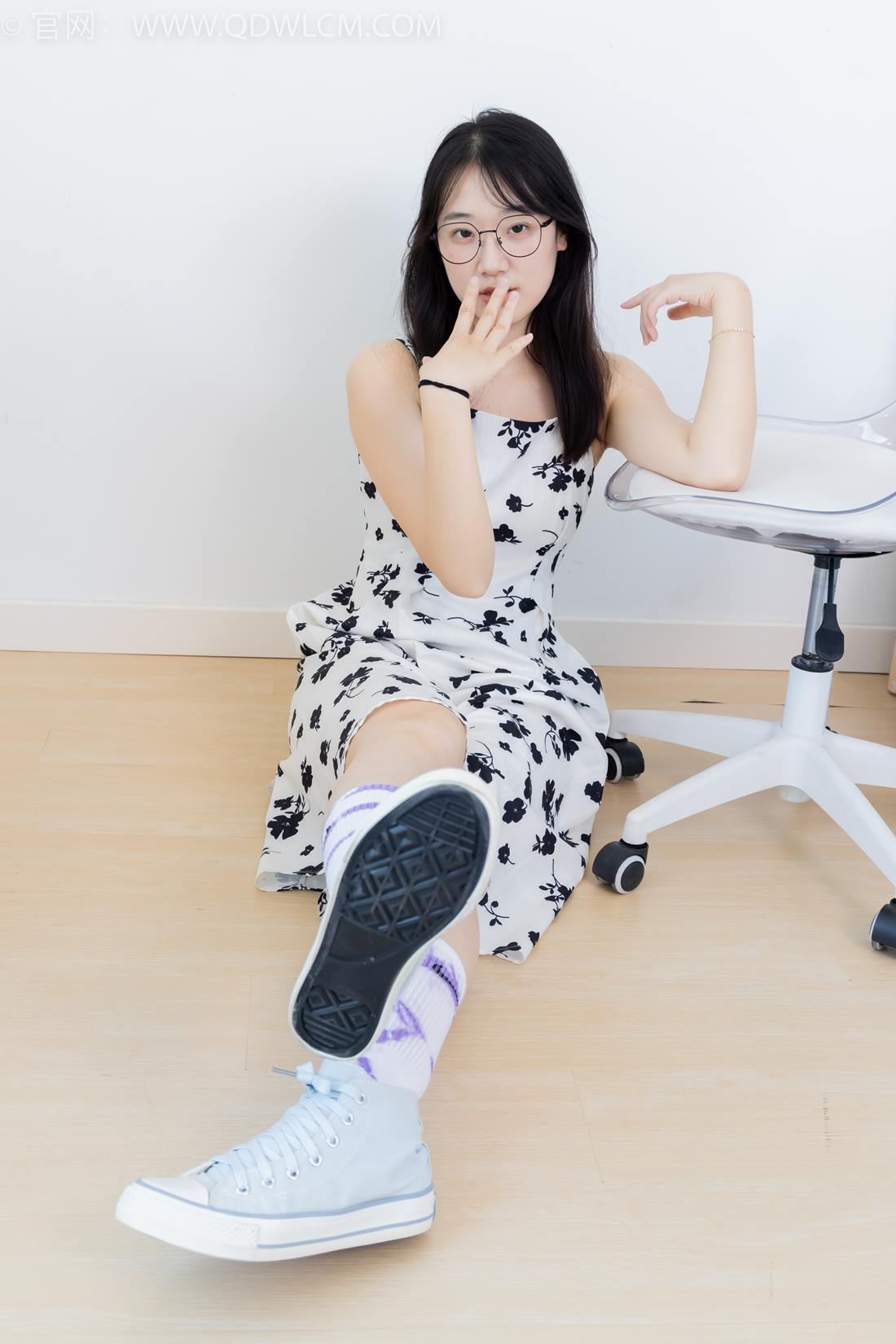 图片[2]-物恋传媒 NO.2403 小椿-帆布鞋、白紫棉袜、裸足[120P]-萌味圈