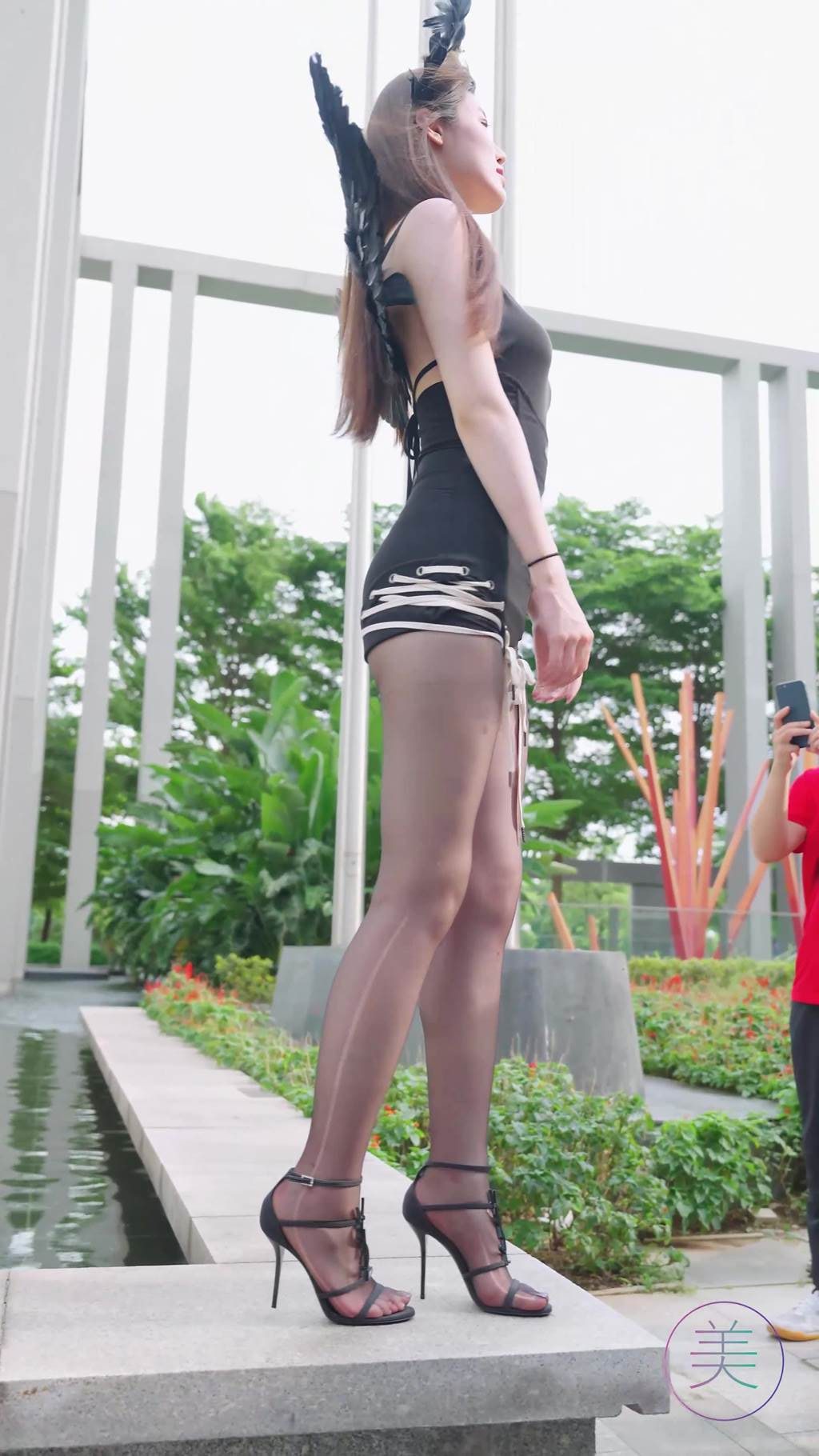 图片[2]-NO.1478 2024 华南电动车展 车模随拍 #小乌苏 黑丝情趣 02[30P]-萌味圈