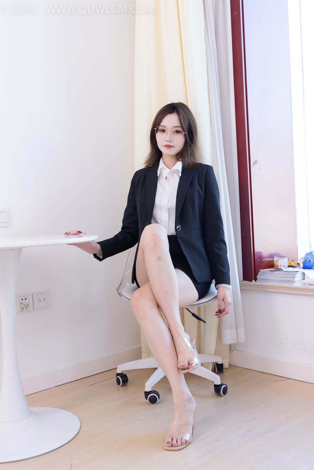 图片[2]-物恋传媒 NO.2467 橙子-两双高跟凉鞋、薄肉丝、薄黑丝、裸足[165P]-萌味圈