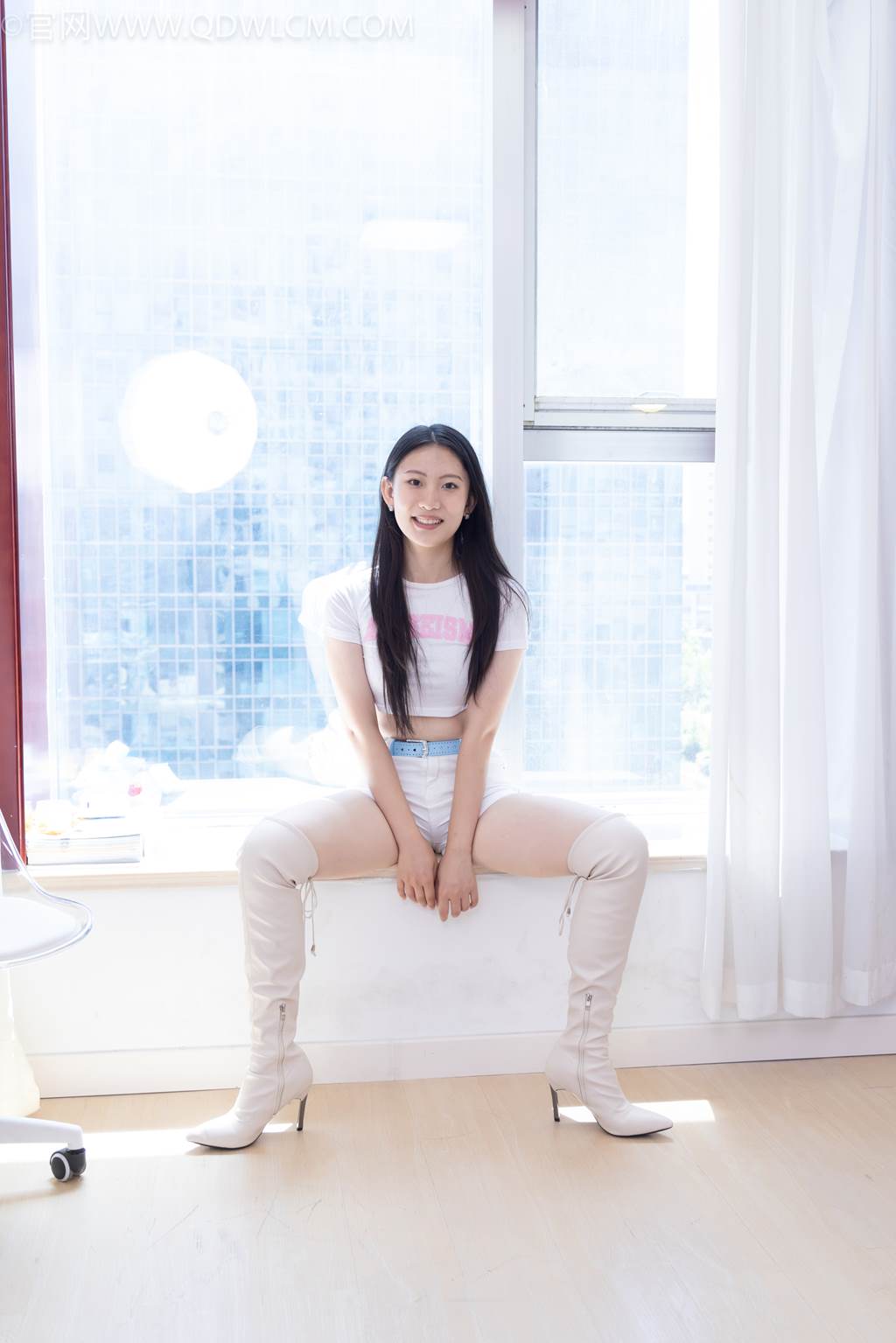 图片[2]-物恋传媒 NO.2488 奶糖-高跟长靴、白棉袜、裸足[160P]-萌味圈