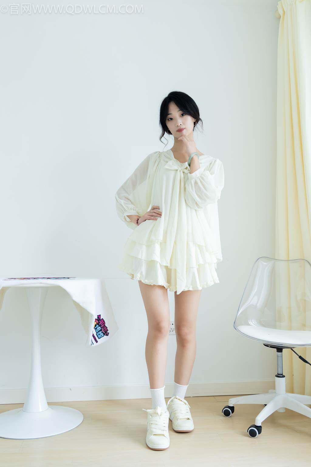 图片[2]-物恋传媒 NO.2489 南南-板鞋、白棉袜、裸足[150P]-萌味圈