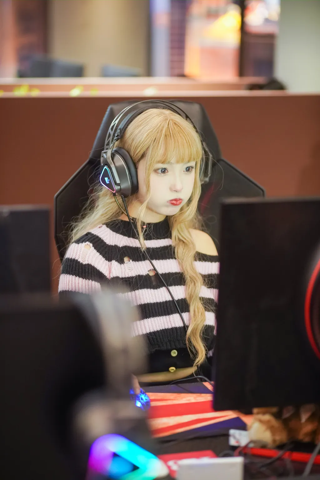 图片[2]-[YITUYU艺图语]2022.11.10 电竞少女 -炸鸡冰可乐-[22+1P]-萌味圈