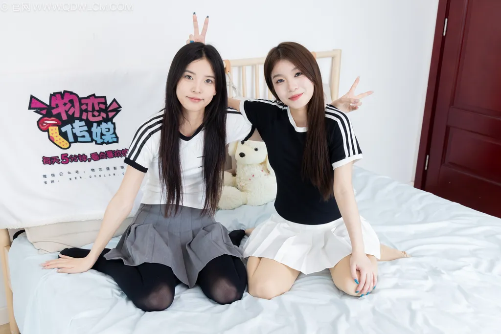 图片[87]-物恋传媒 NO.2498 茯苓&闪闪-两双板鞋、厚黑丝、厚肉丝[160P]-萌味圈