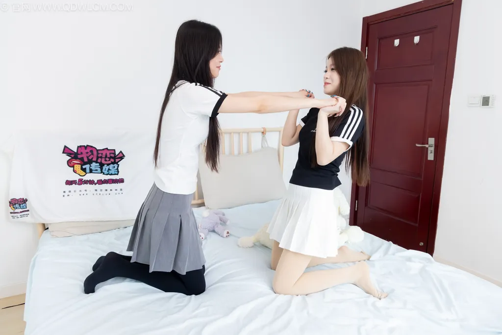 图片[135]-物恋传媒 NO.2498 茯苓&闪闪-两双板鞋、厚黑丝、厚肉丝[160P]-萌味圈