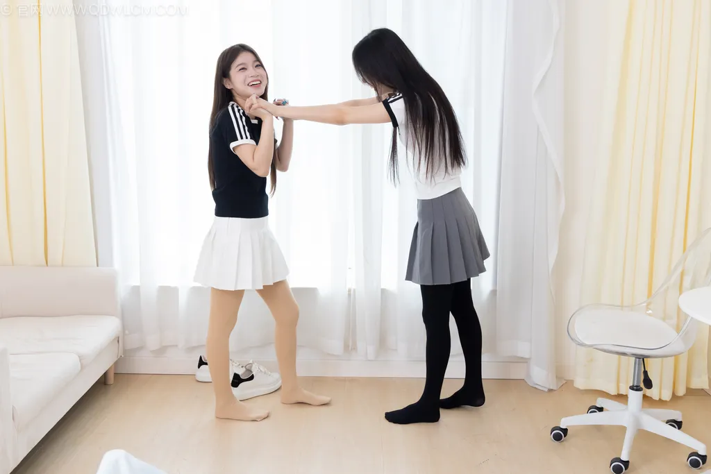 图片[142]-物恋传媒 NO.2498 茯苓&闪闪-两双板鞋、厚黑丝、厚肉丝[160P]-萌味圈