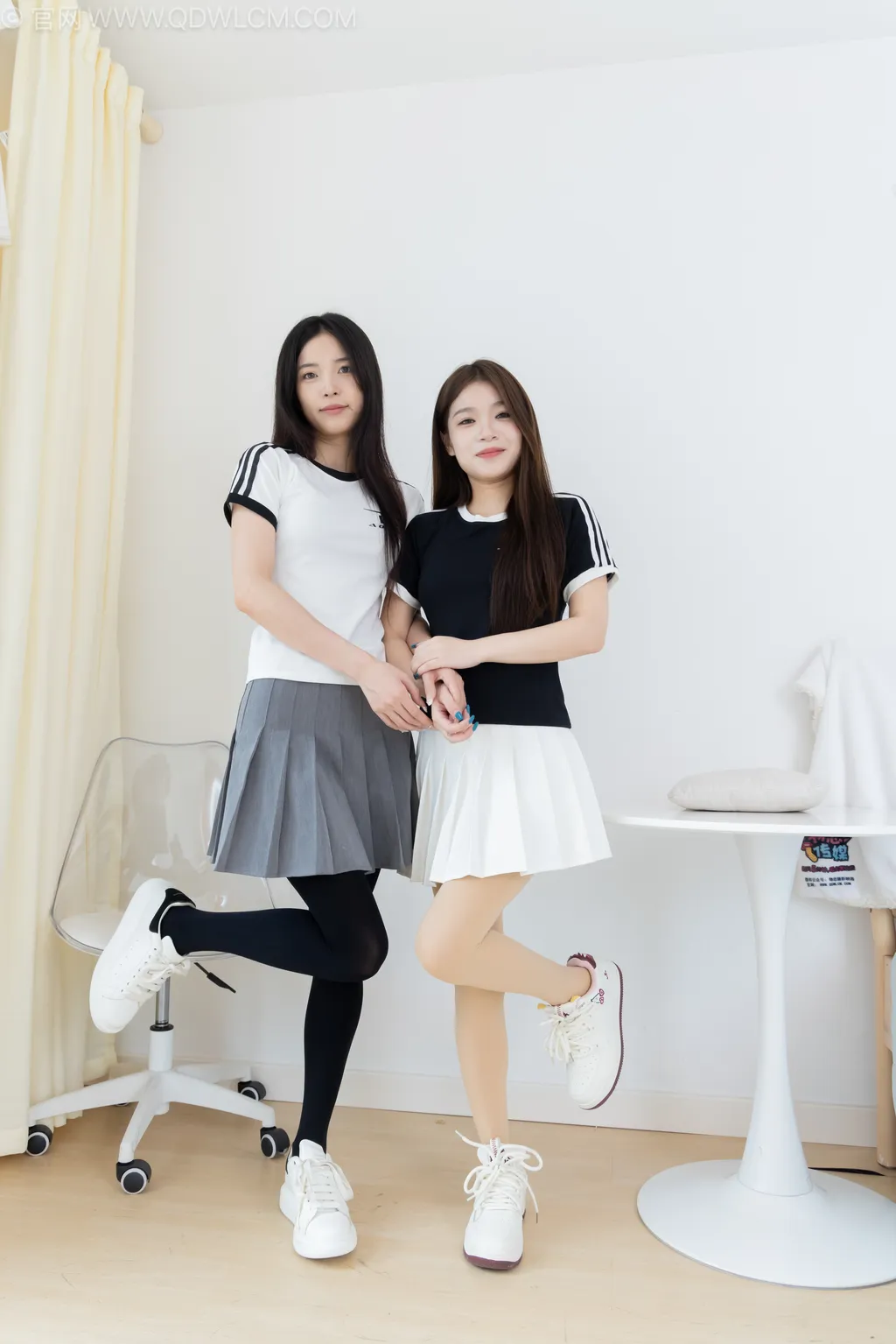 图片[155]-物恋传媒 NO.2498 茯苓&闪闪-两双板鞋、厚黑丝、厚肉丝[160P]-萌味圈