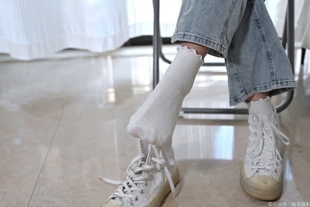 图片[29]-凝思摄影 NO.018 小睿-T恤、短白袜、平底鞋[142P]-萌味圈