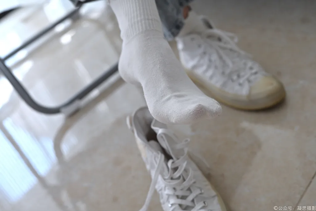 图片[31]-凝思摄影 NO.018 小睿-T恤、短白袜、平底鞋[142P]-萌味圈
