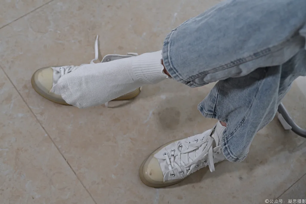 图片[36]-凝思摄影 NO.018 小睿-T恤、短白袜、平底鞋[142P]-萌味圈